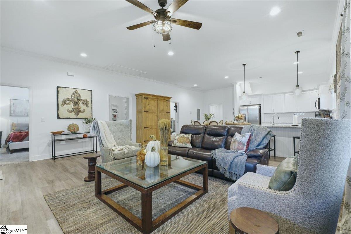 6 7th Street Property Photo 8