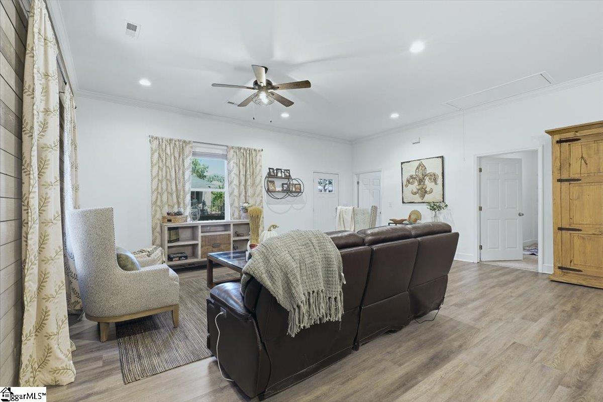6 7th Street Property Photo 9