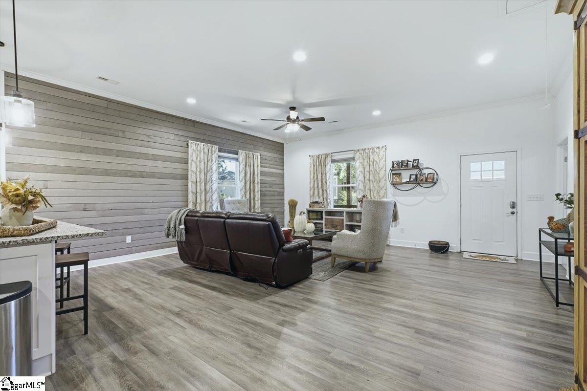 6 7th Street Property Photo 10