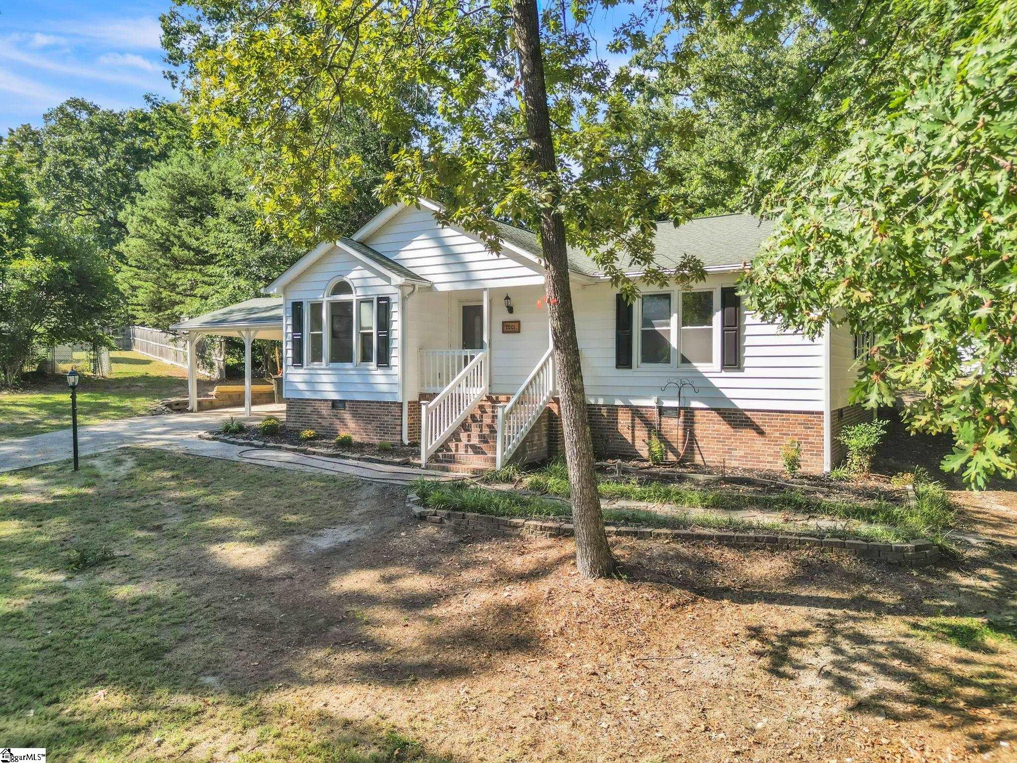 1001 Ikes Road Property Photo 2