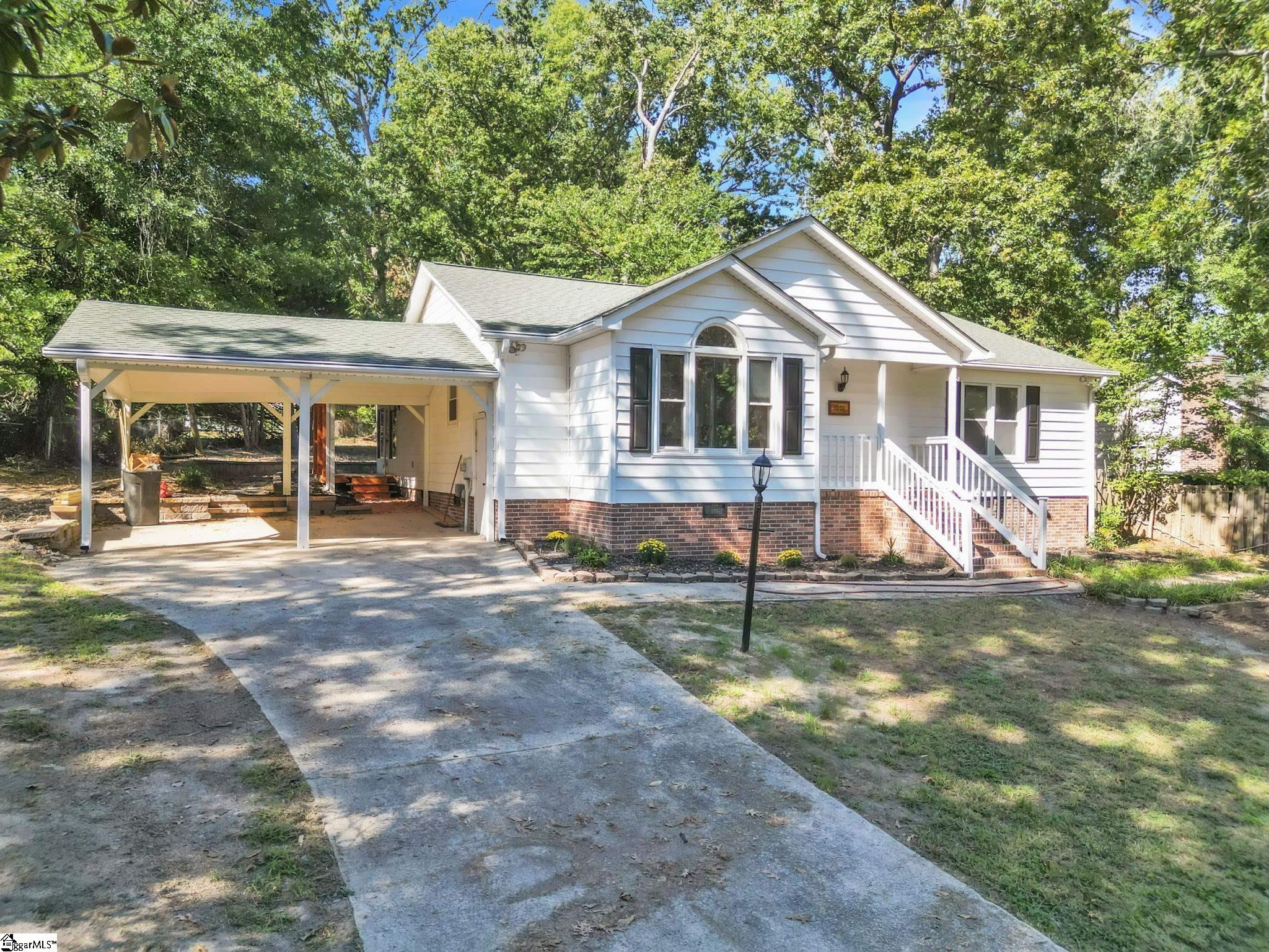 1001 Ikes Road Property Photo 3