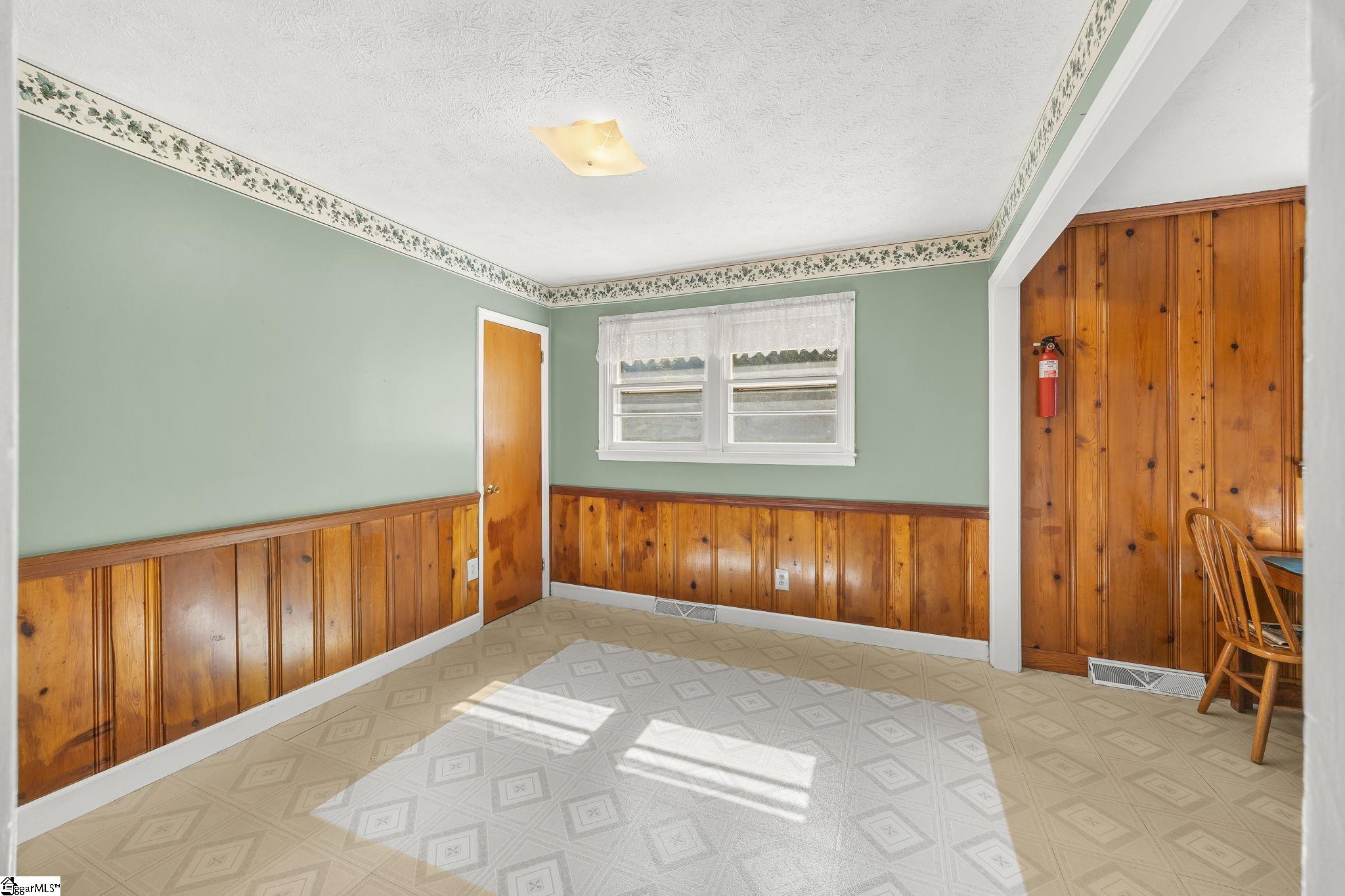 105 Salem Court Property Photo 4