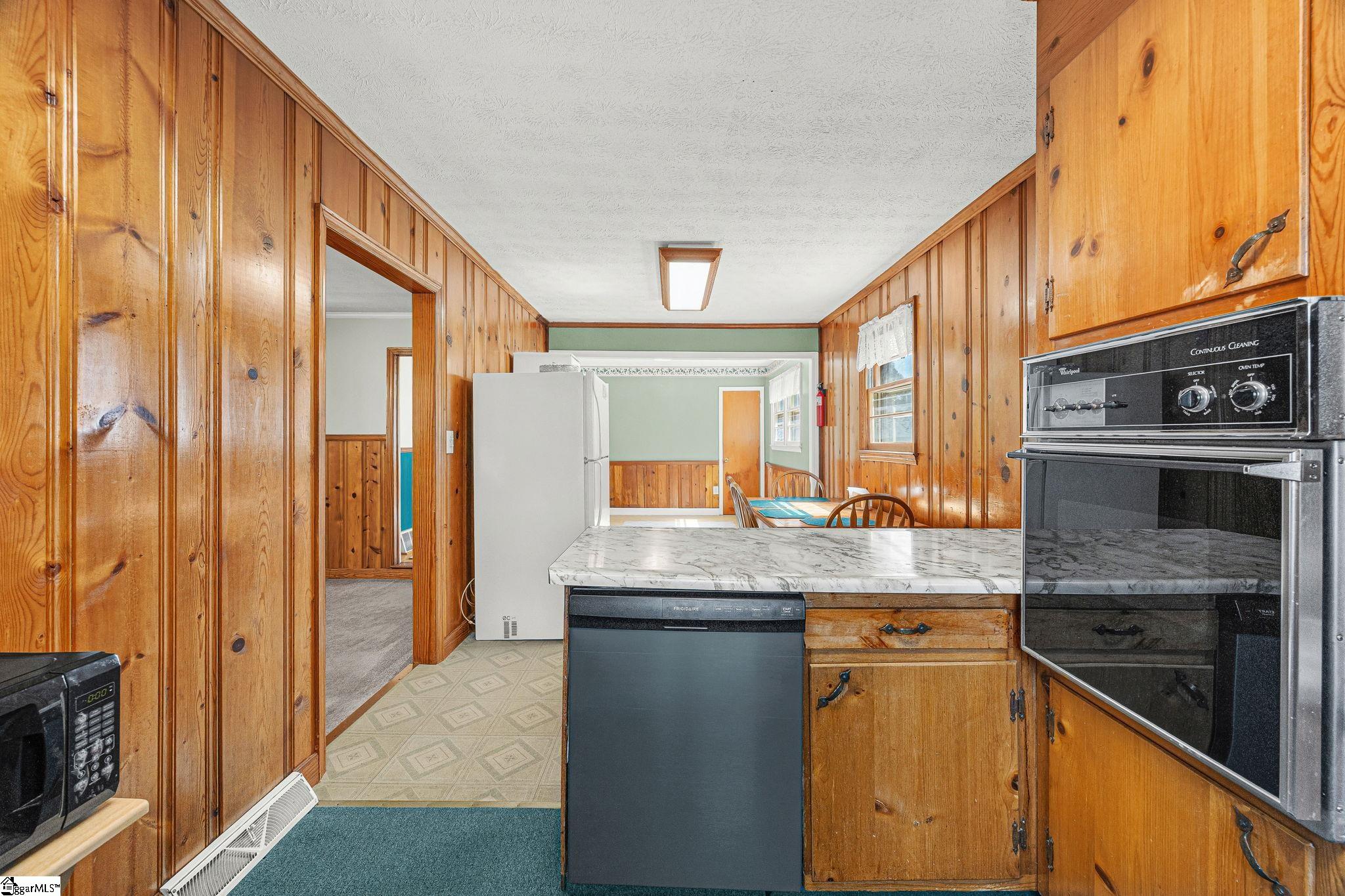 105 Salem Court Property Photo 8