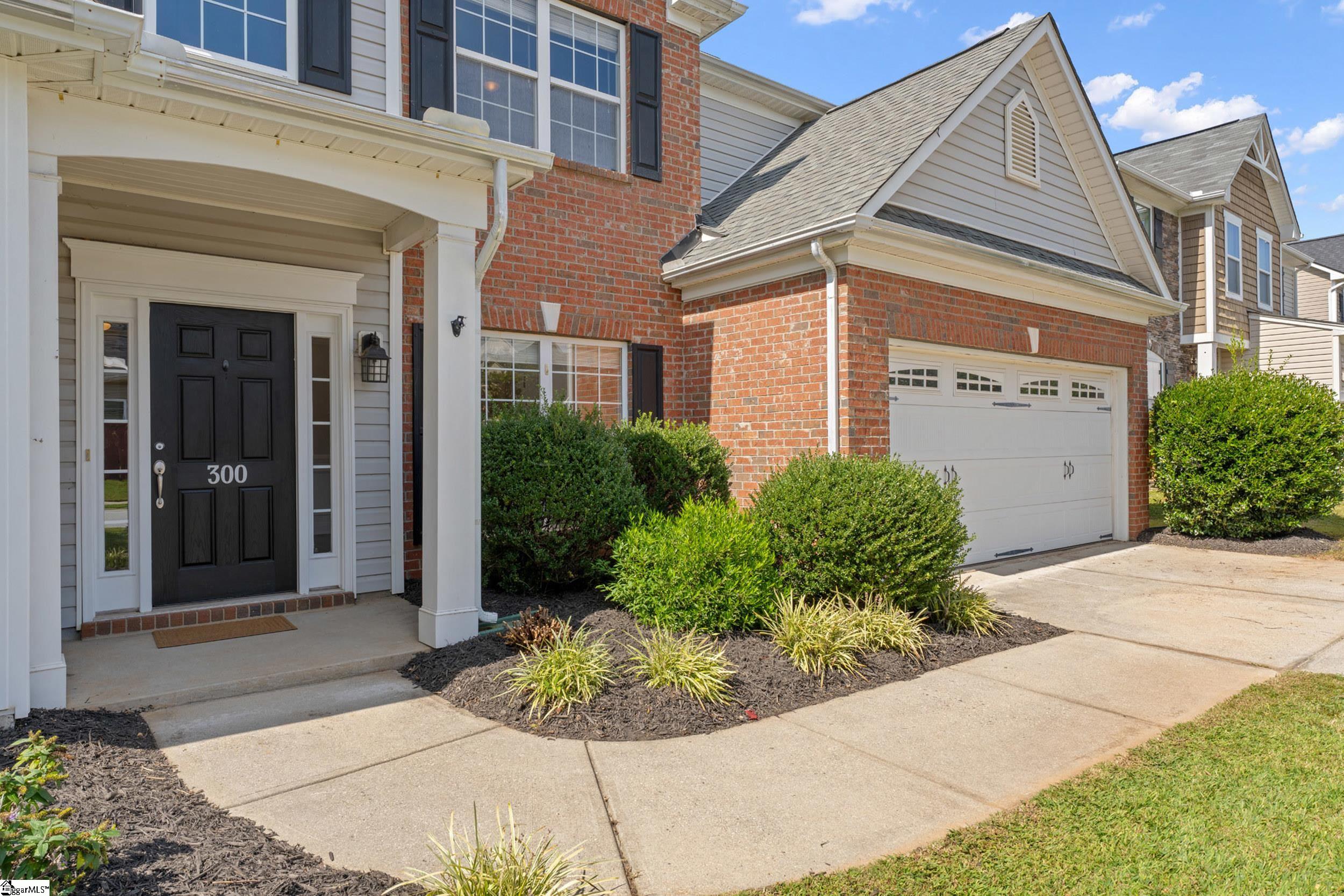 300 Roanoke Way Property Photo 3