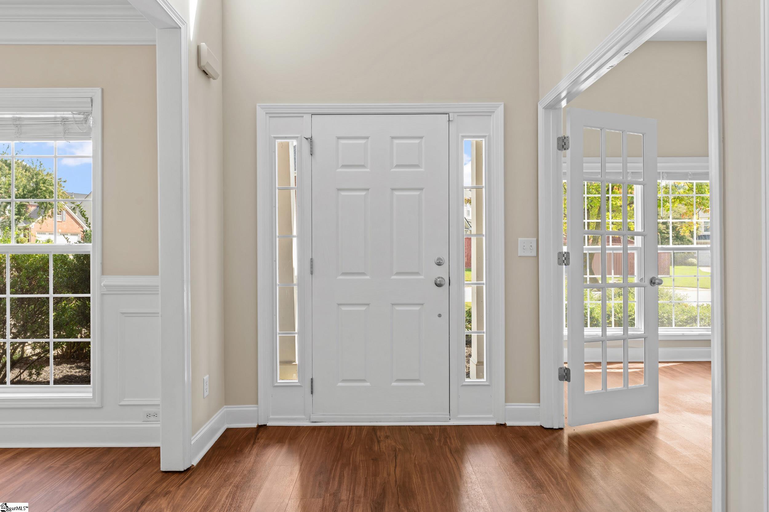 300 Roanoke Way Property Photo 4