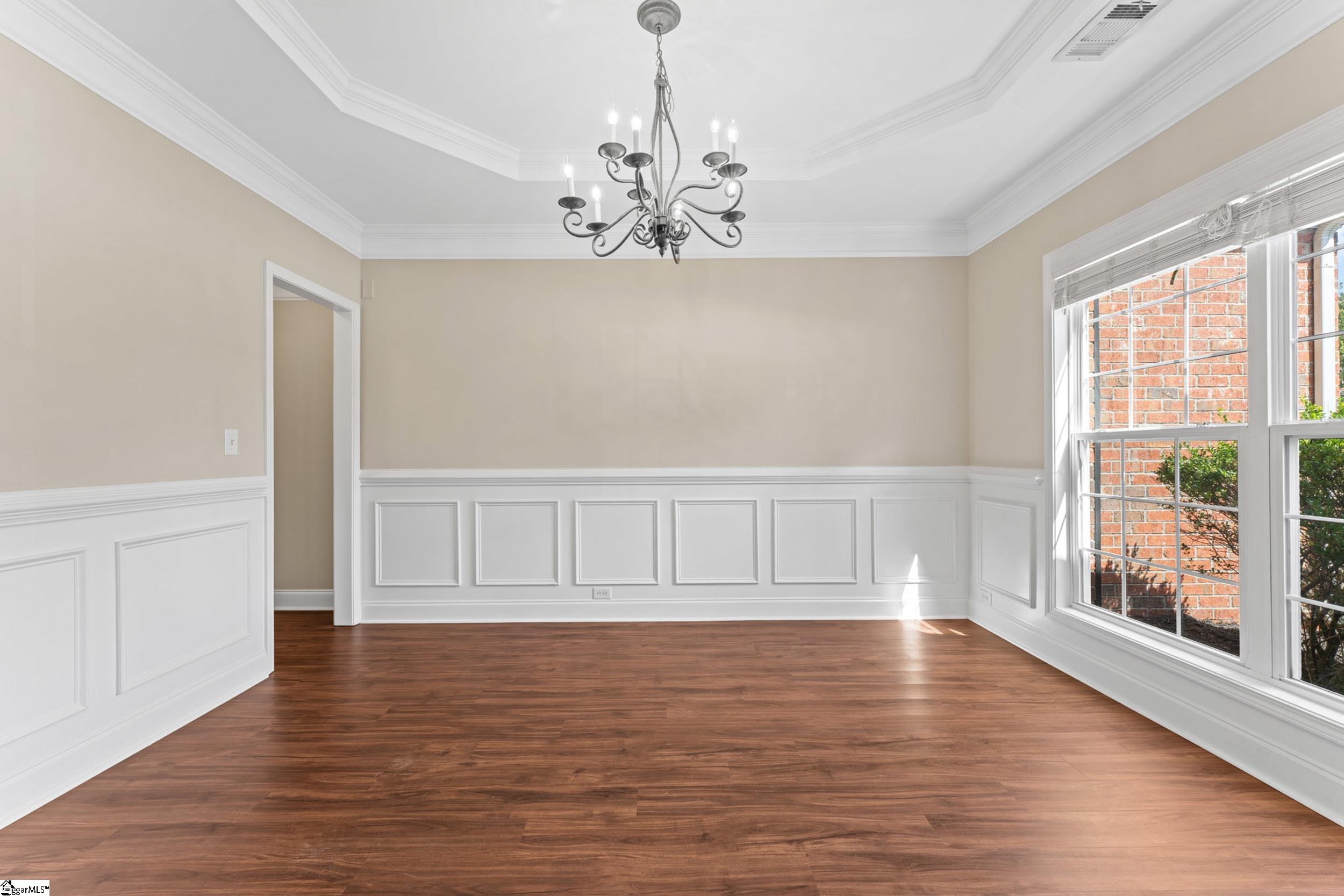 300 Roanoke Way Property Photo 5