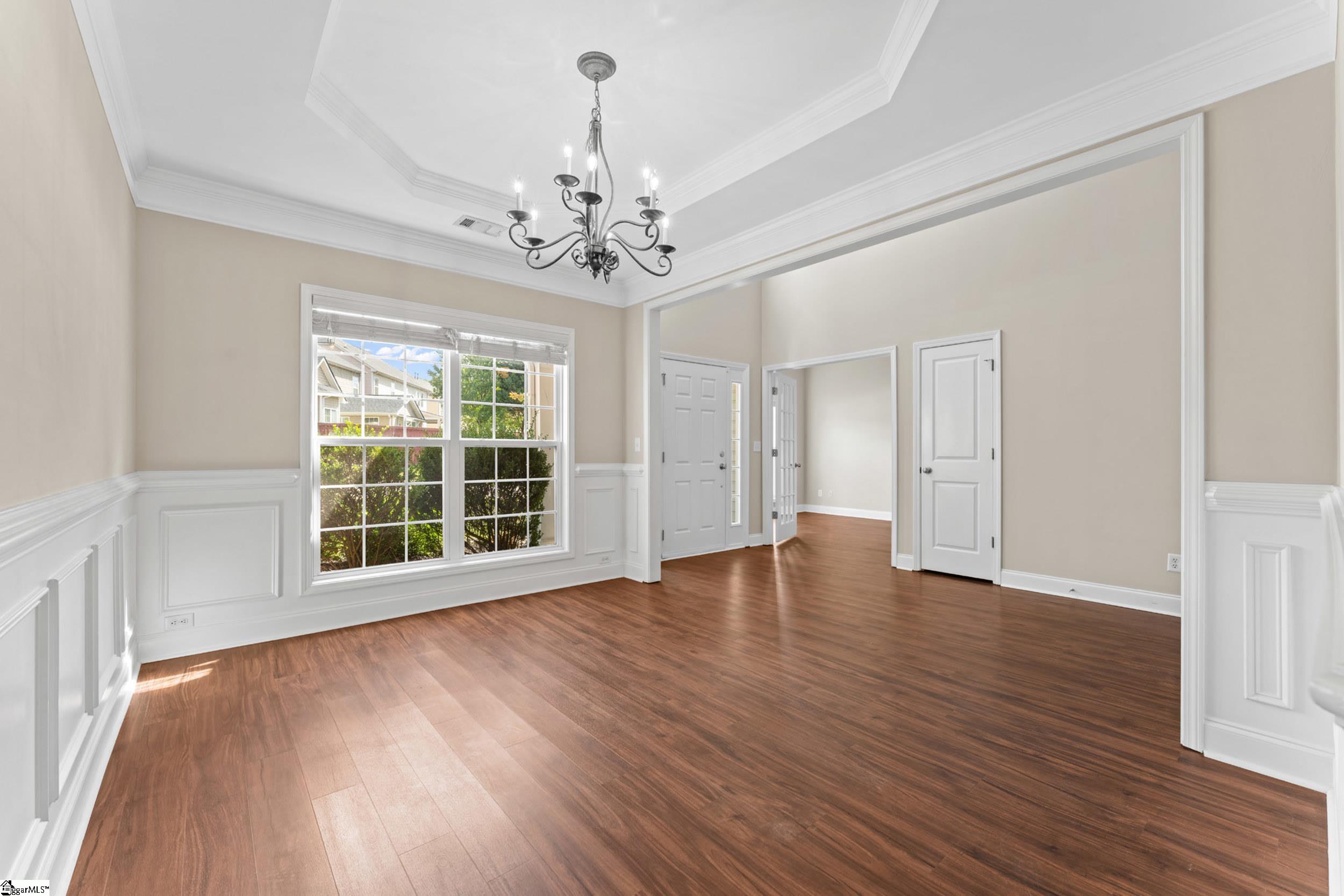 300 Roanoke Way Property Photo 6