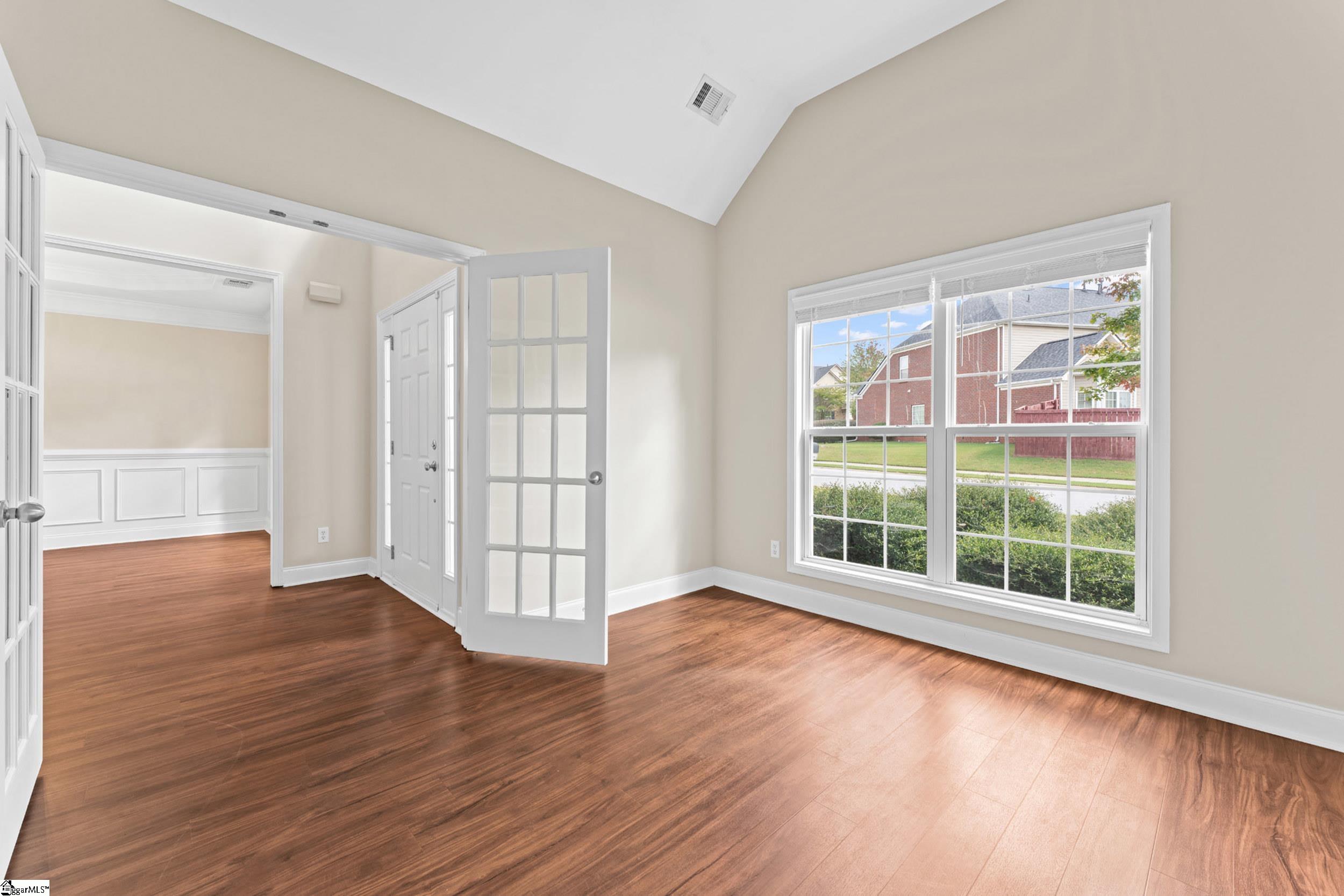 300 Roanoke Way Property Photo 7