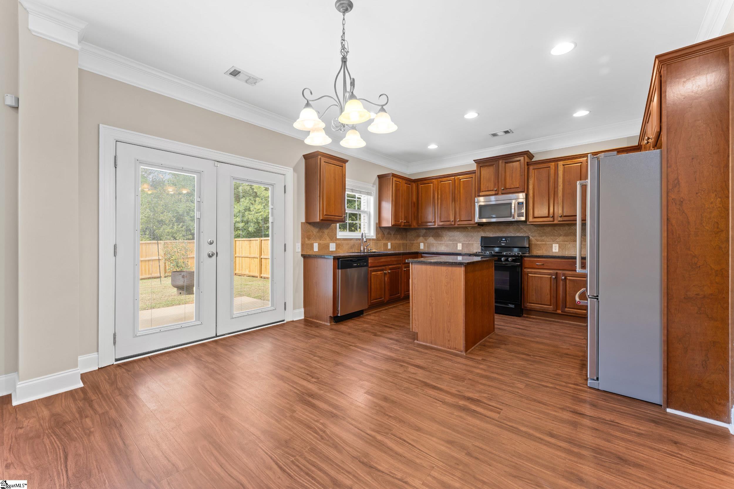 300 Roanoke Way Property Photo 12