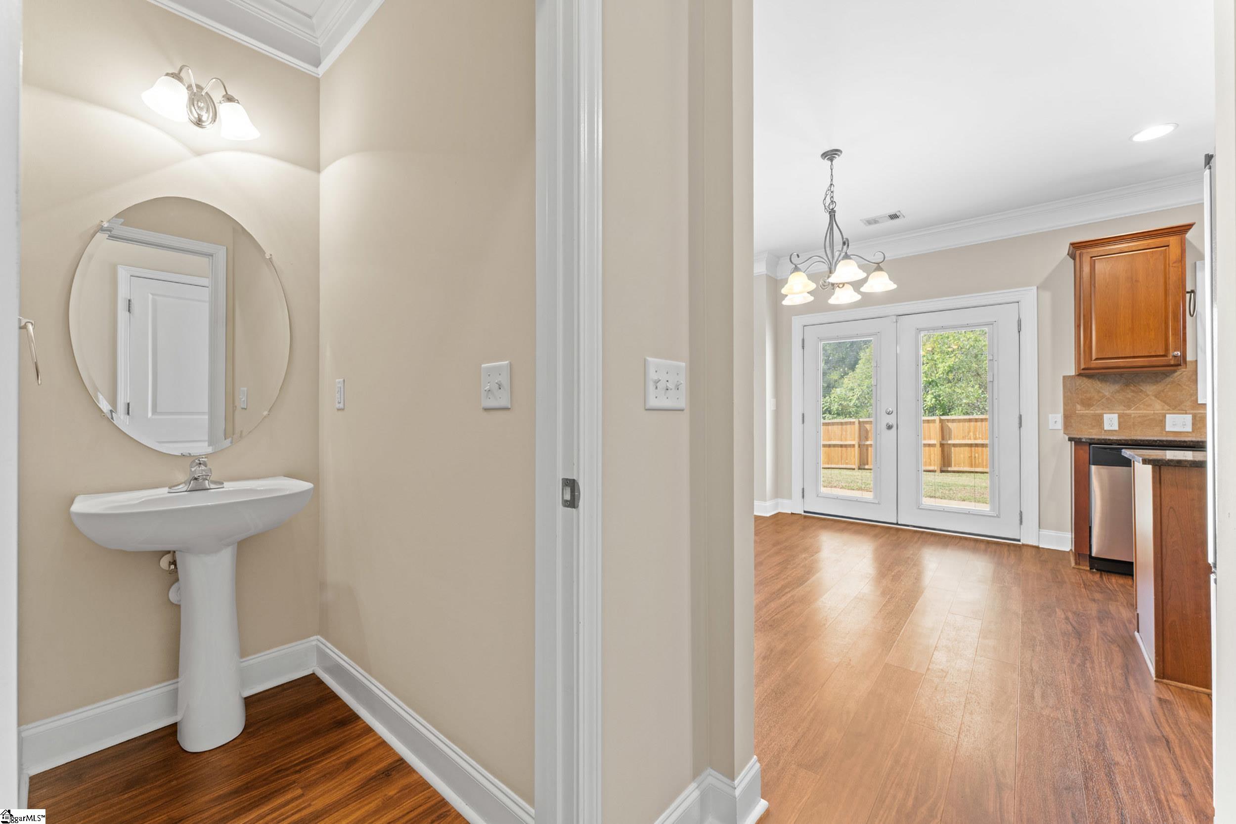 300 Roanoke Way Property Photo 17