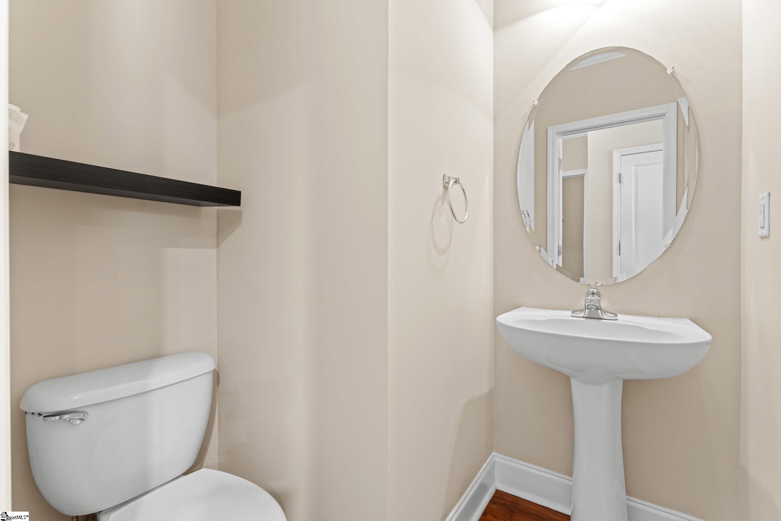 300 Roanoke Way Property Photo 18