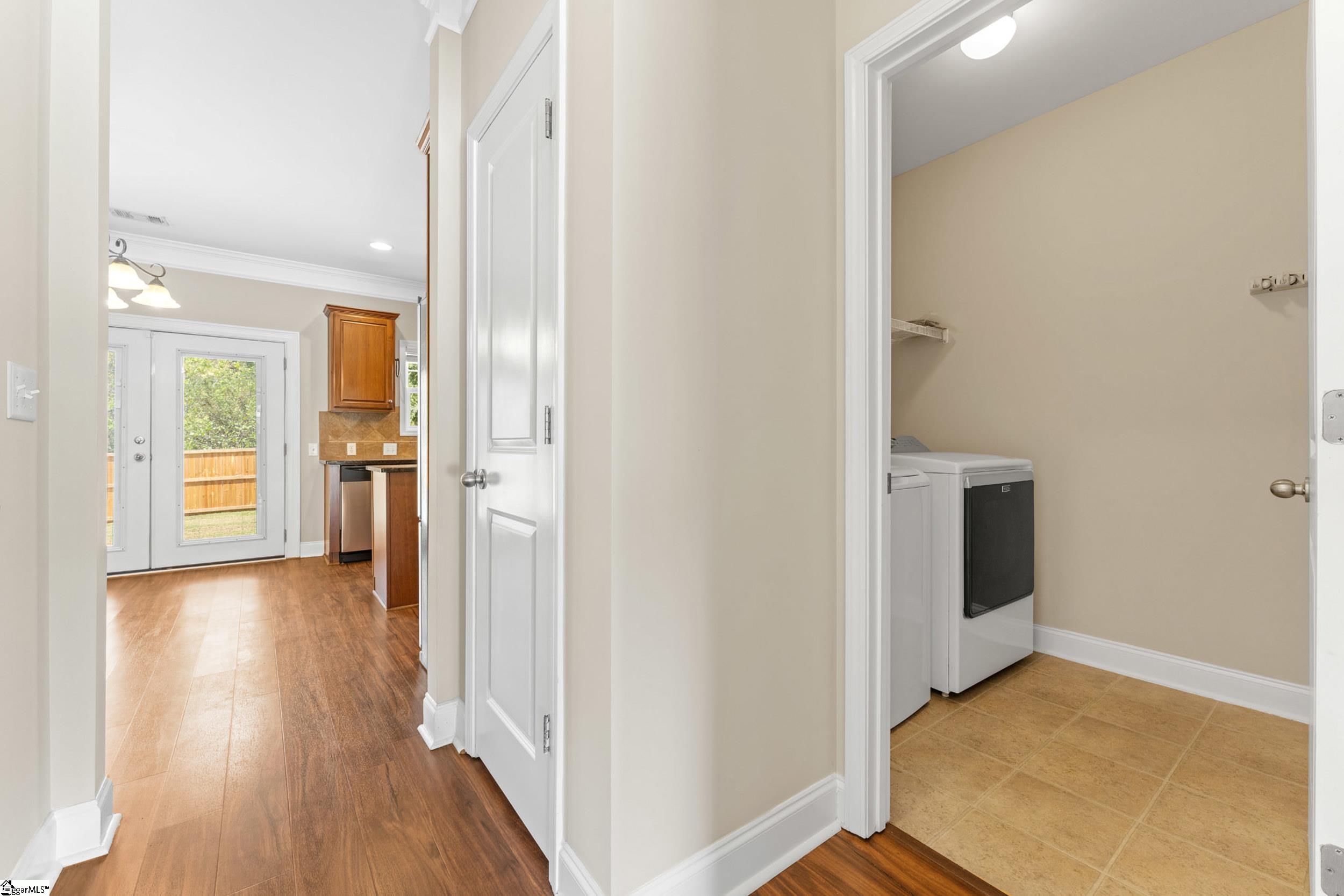 300 Roanoke Way Property Photo 19