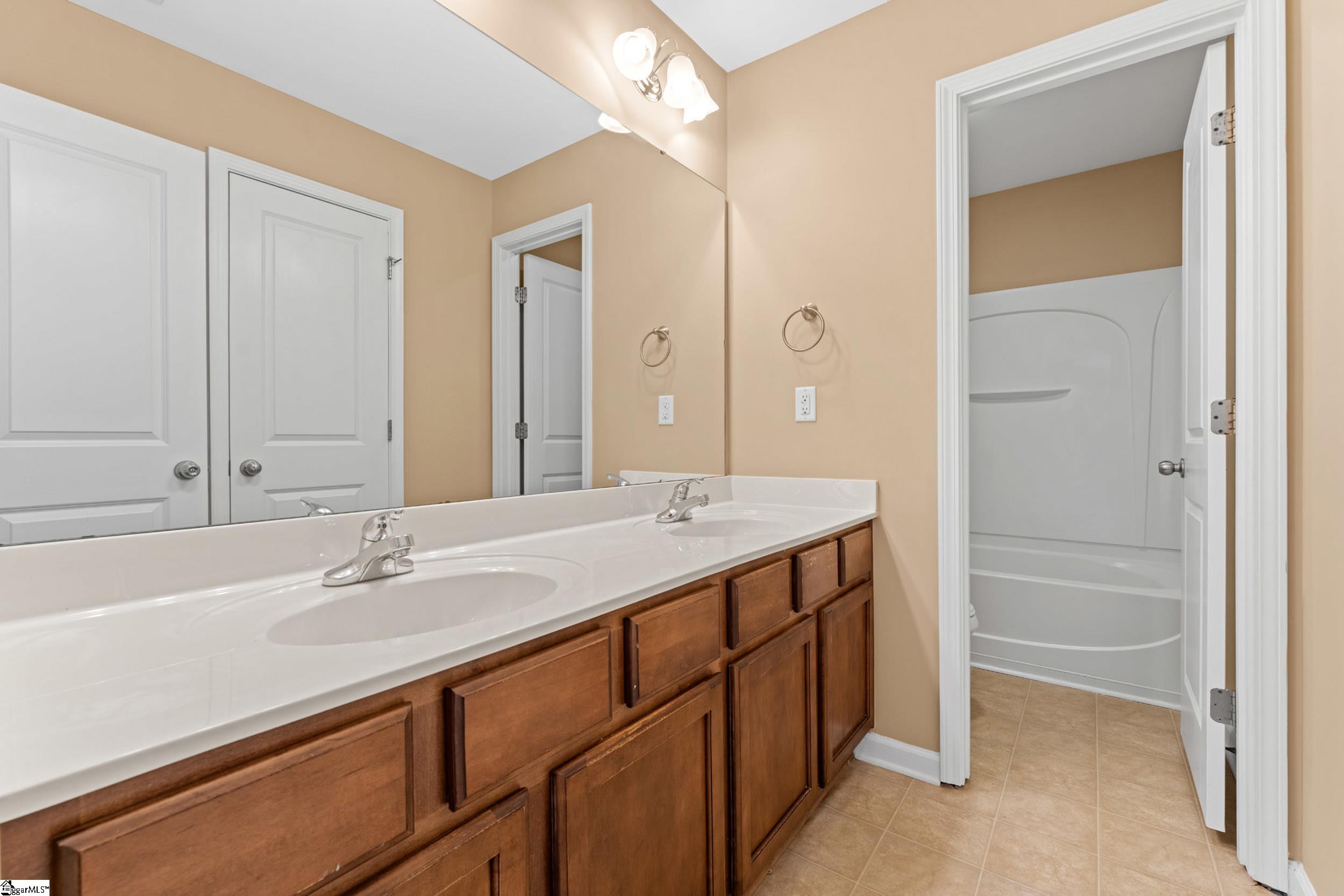 300 Roanoke Way Property Photo 29