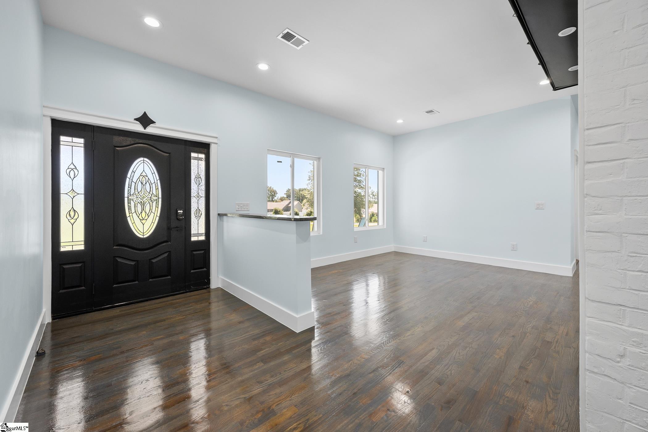 305 Waters Road Property Photo 3
