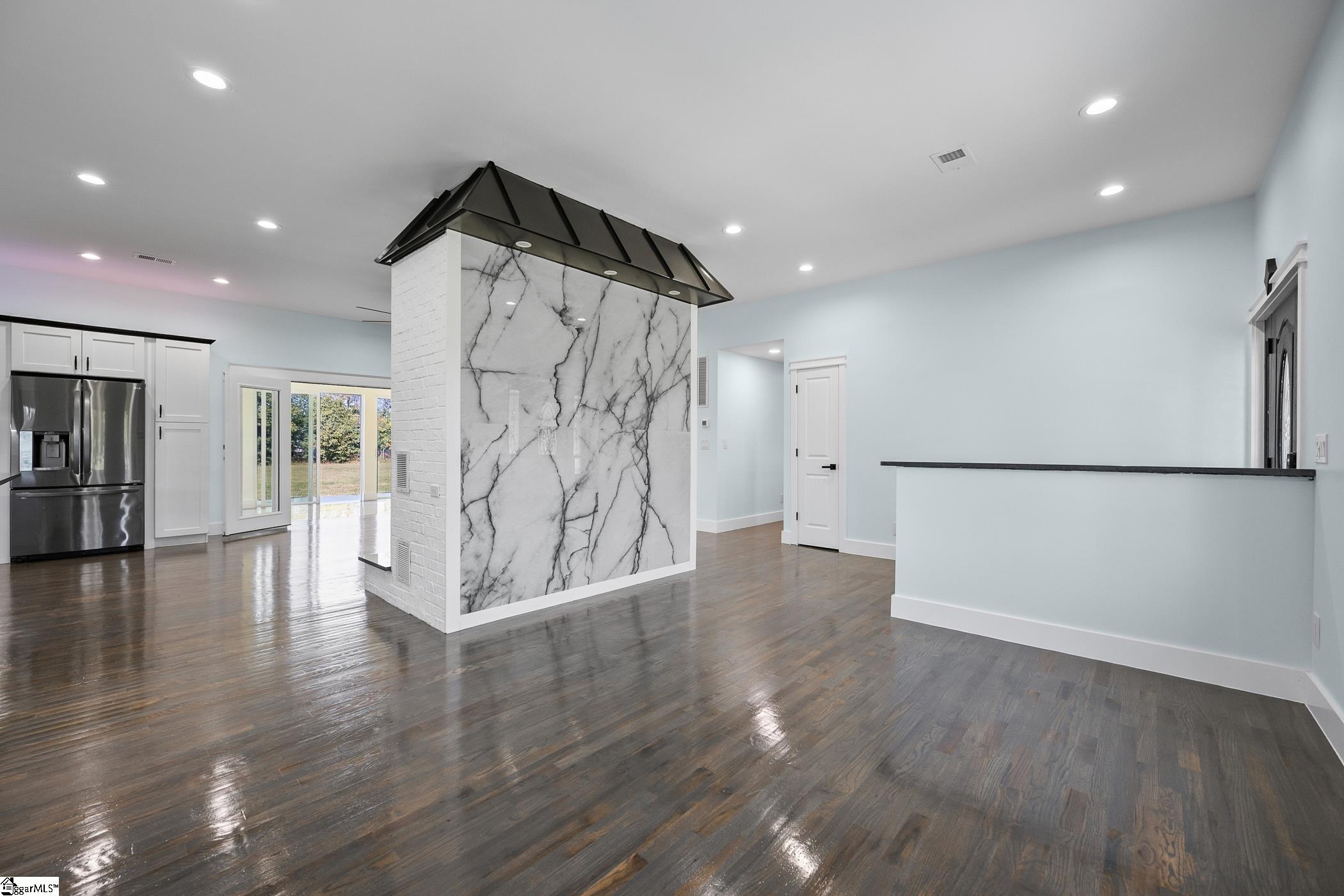 305 Waters Road Property Photo 5