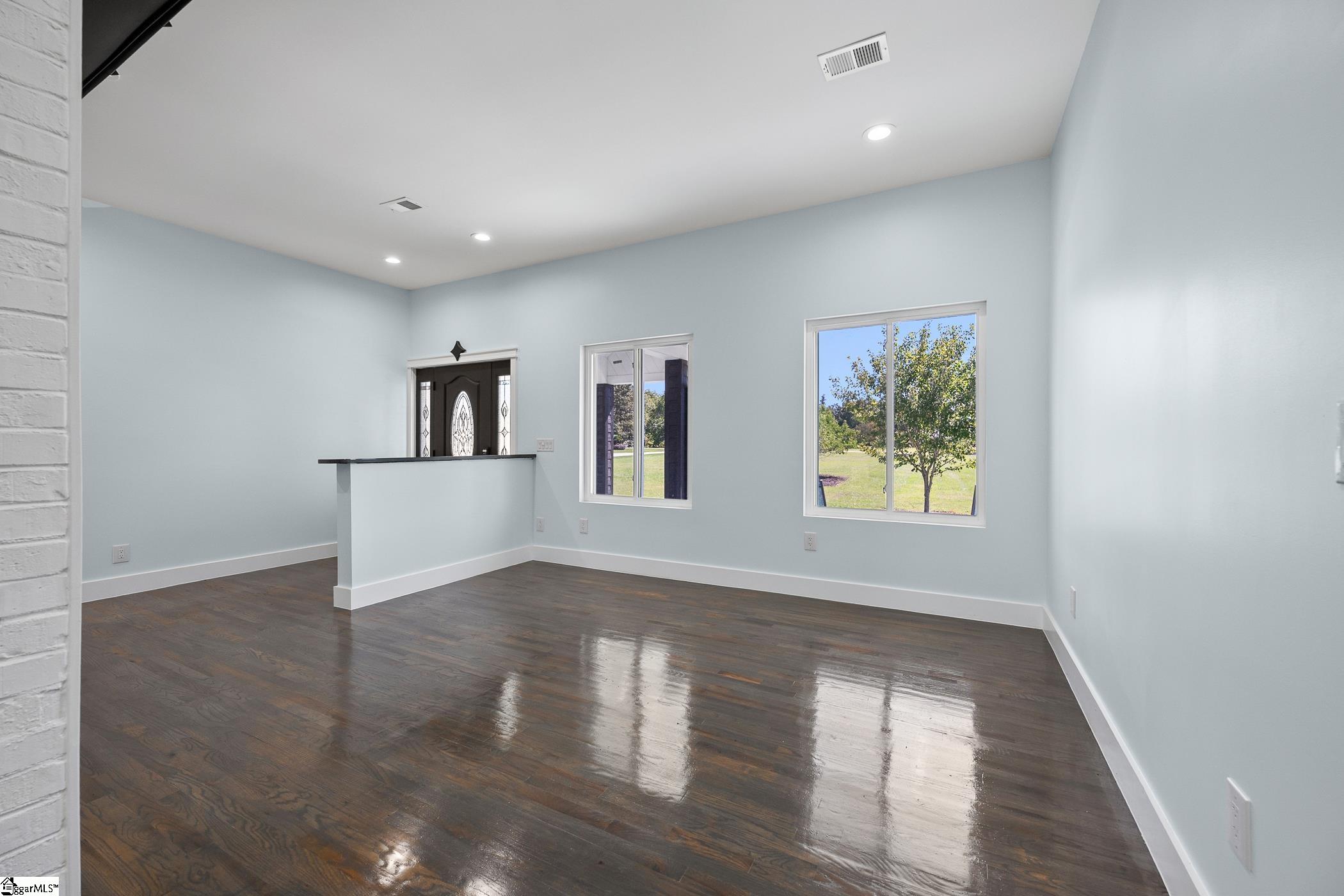 305 Waters Road Property Photo 6