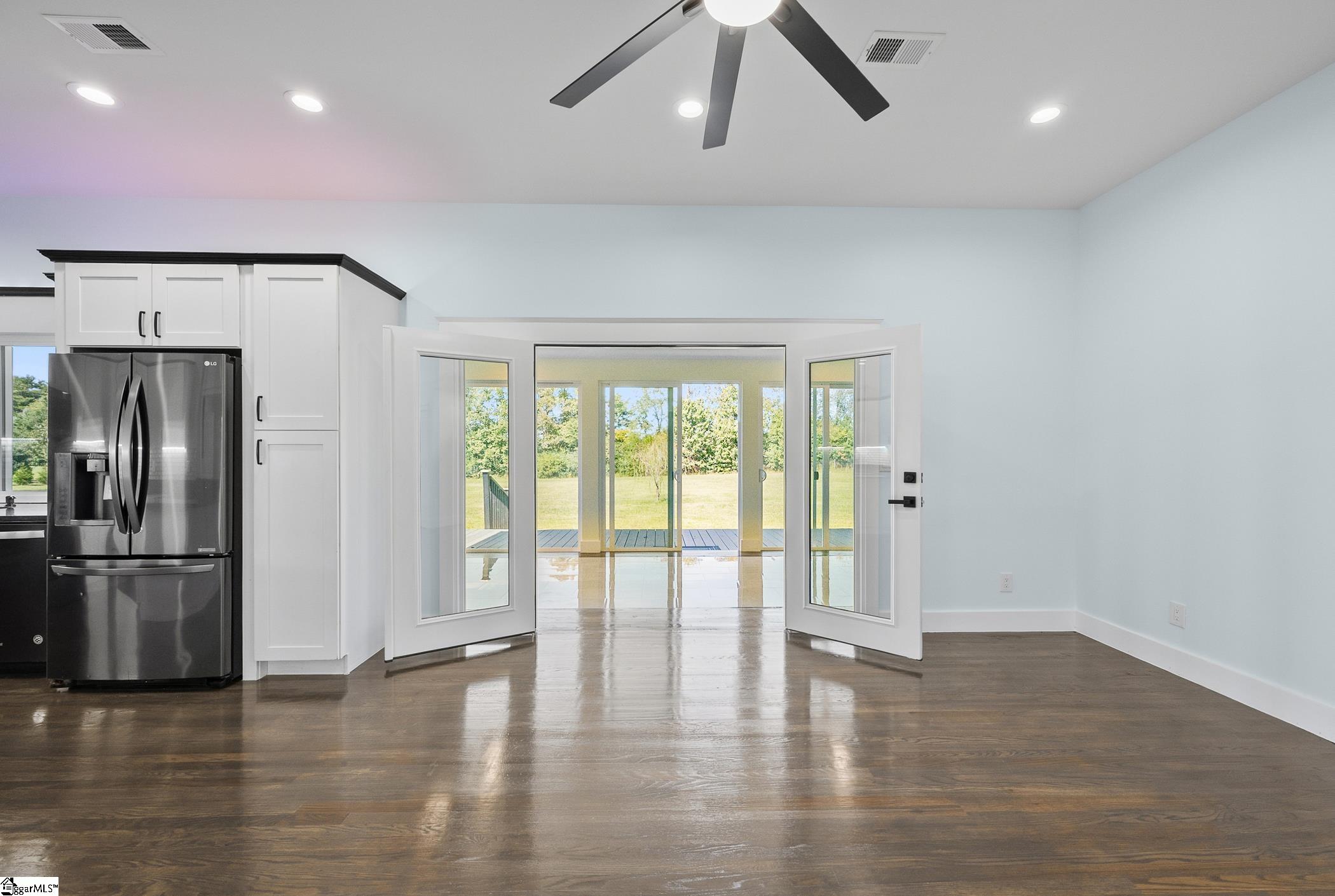 305 Waters Road Property Photo 8