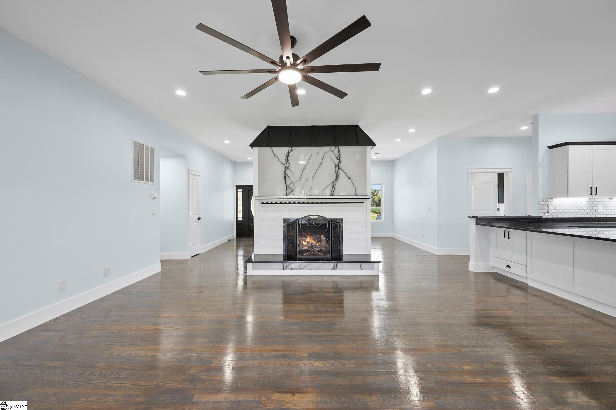 305 Waters Road Property Photo 9