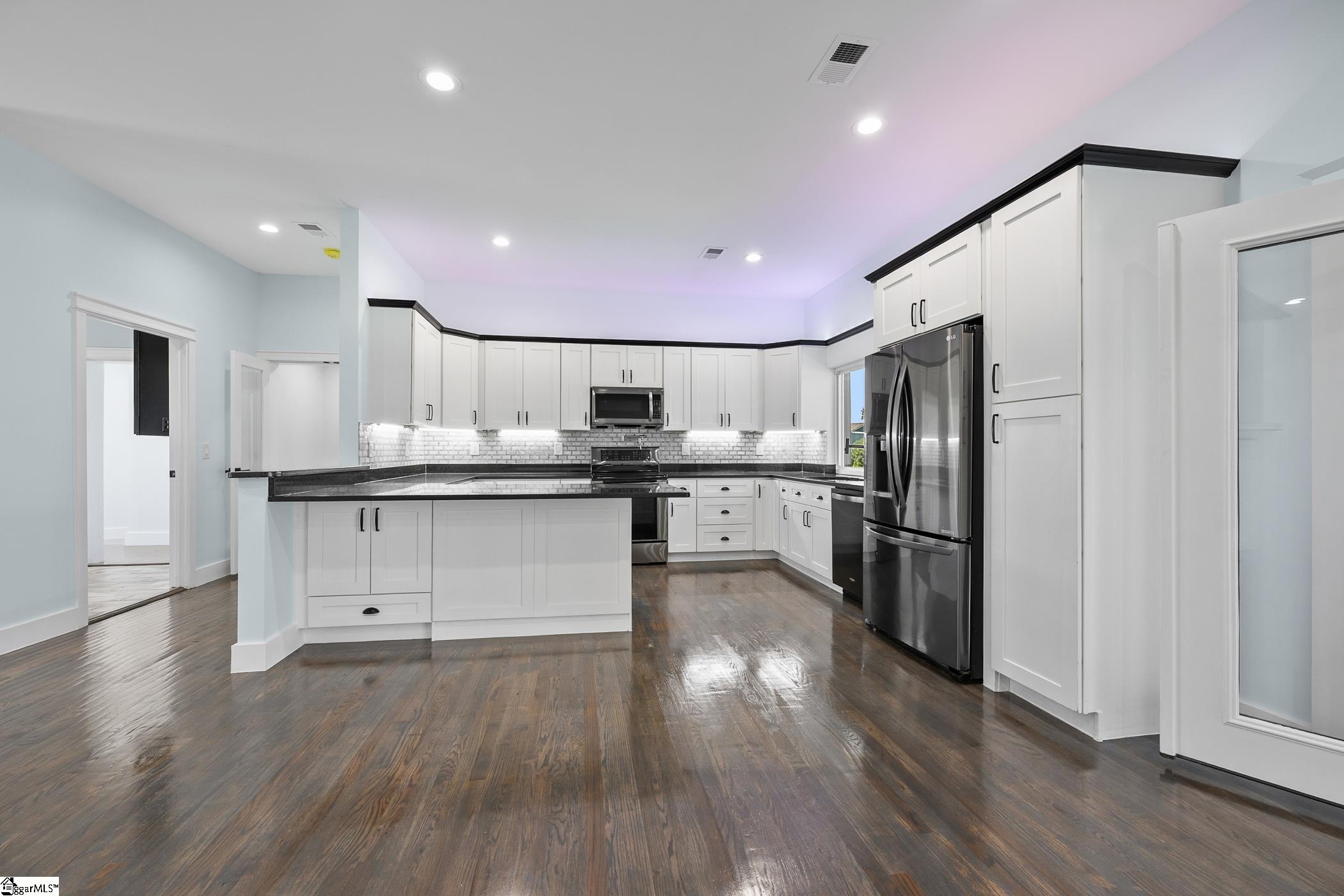 305 Waters Road Property Photo 11