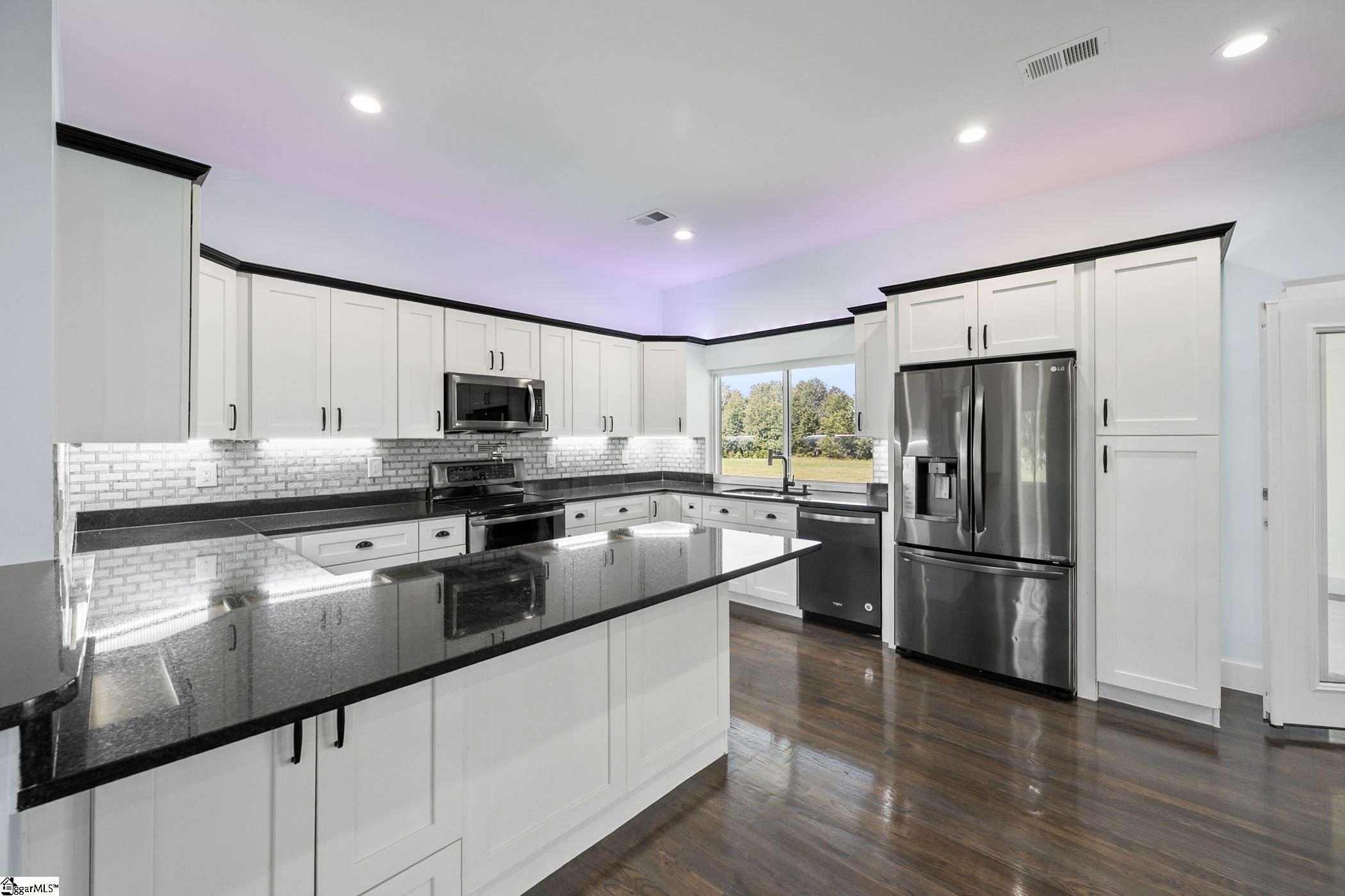 305 Waters Road Property Photo 12