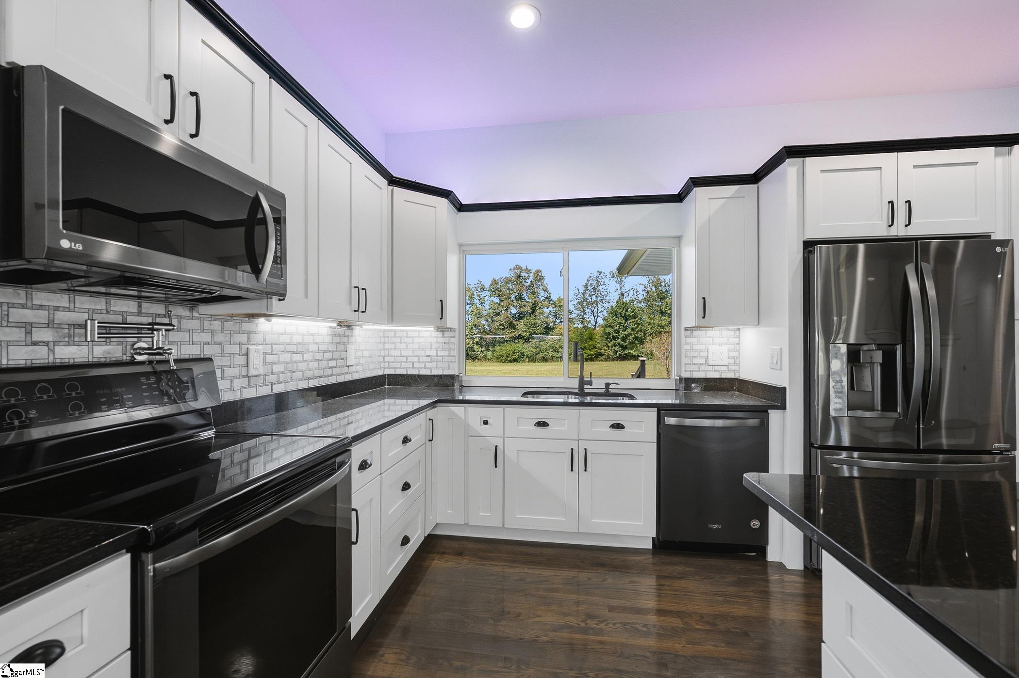 305 Waters Road Property Photo 14