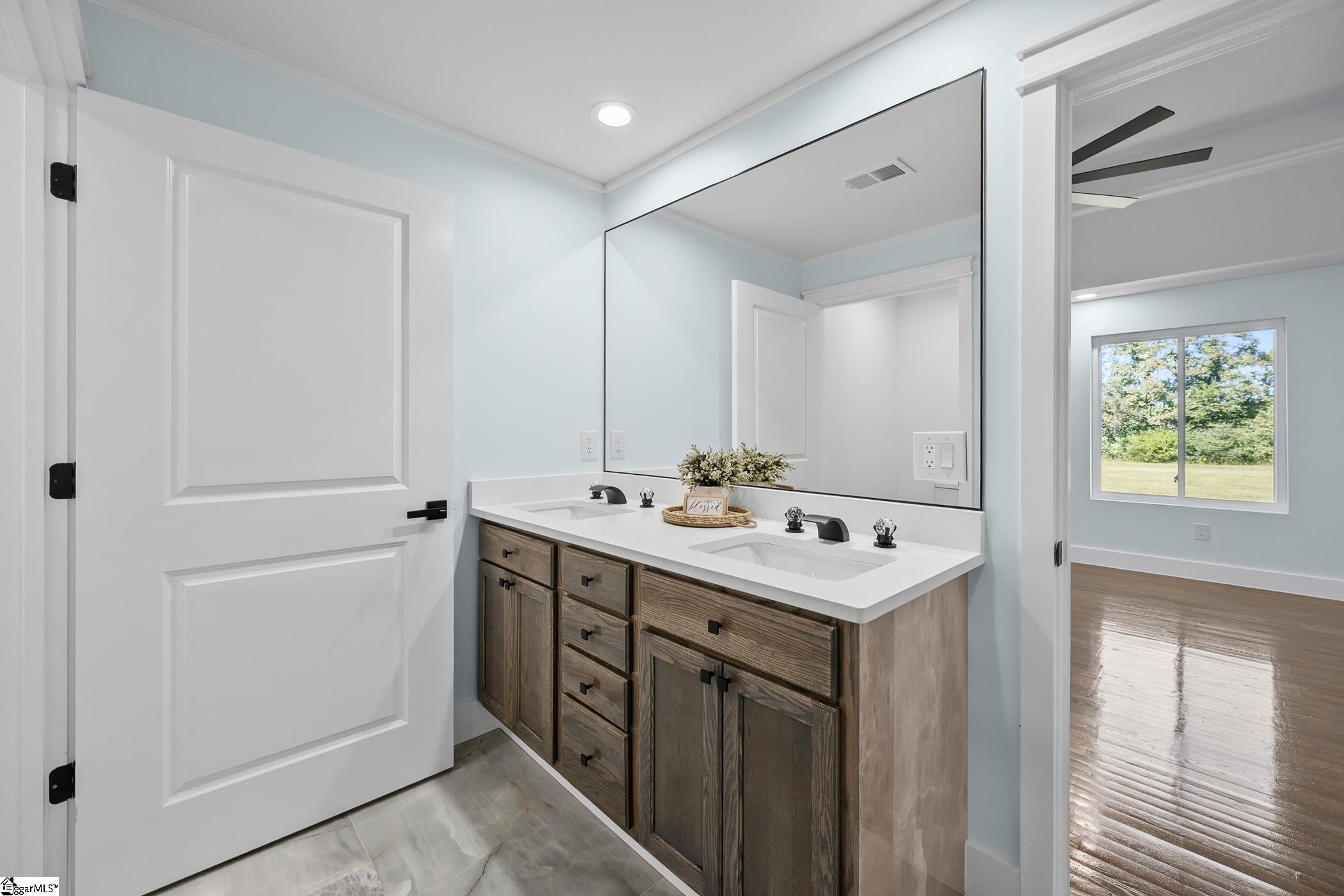 305 Waters Road Property Photo 21