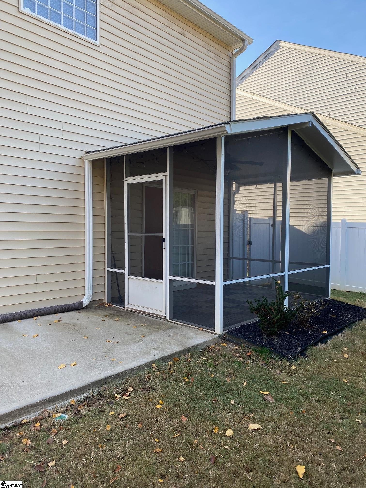 206 Knoll Ridge Drive Property Photo 4