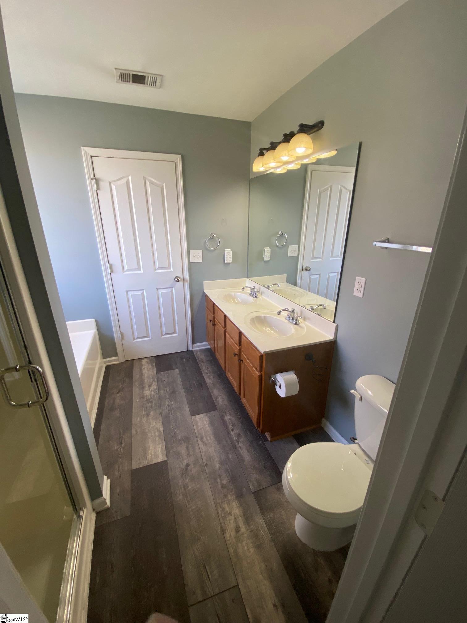 206 Knoll Ridge Drive Property Photo 28