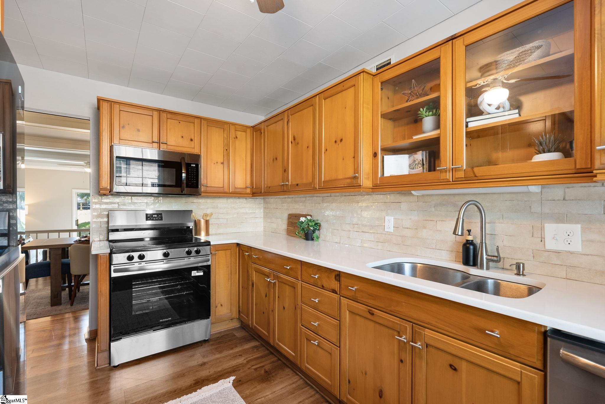 925 Cleveland Street Property Photo 18