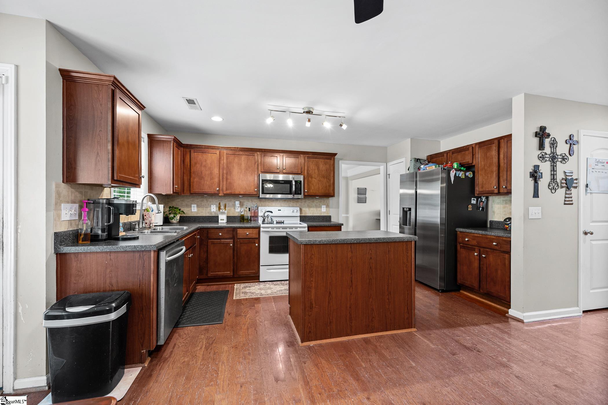 110 Ashington Drive Property Photo 10