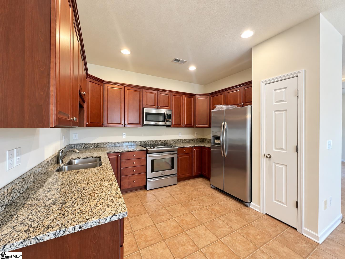 7 Rivers Edge Circle Property Photo 8