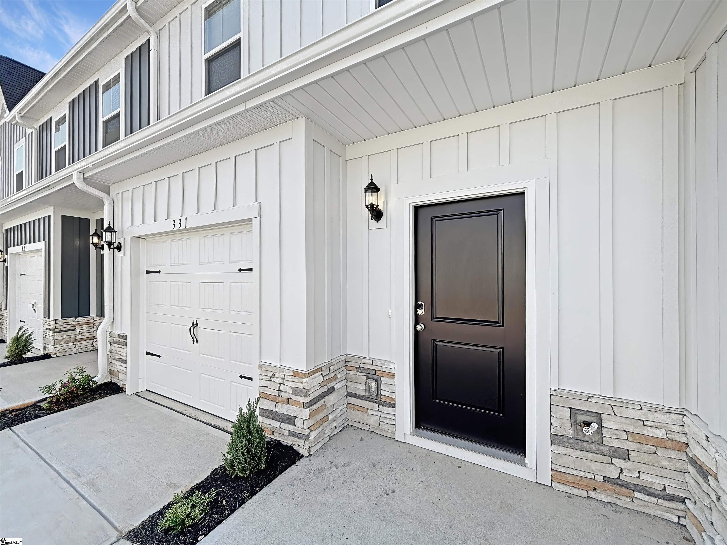 1605649 Property Photo 2