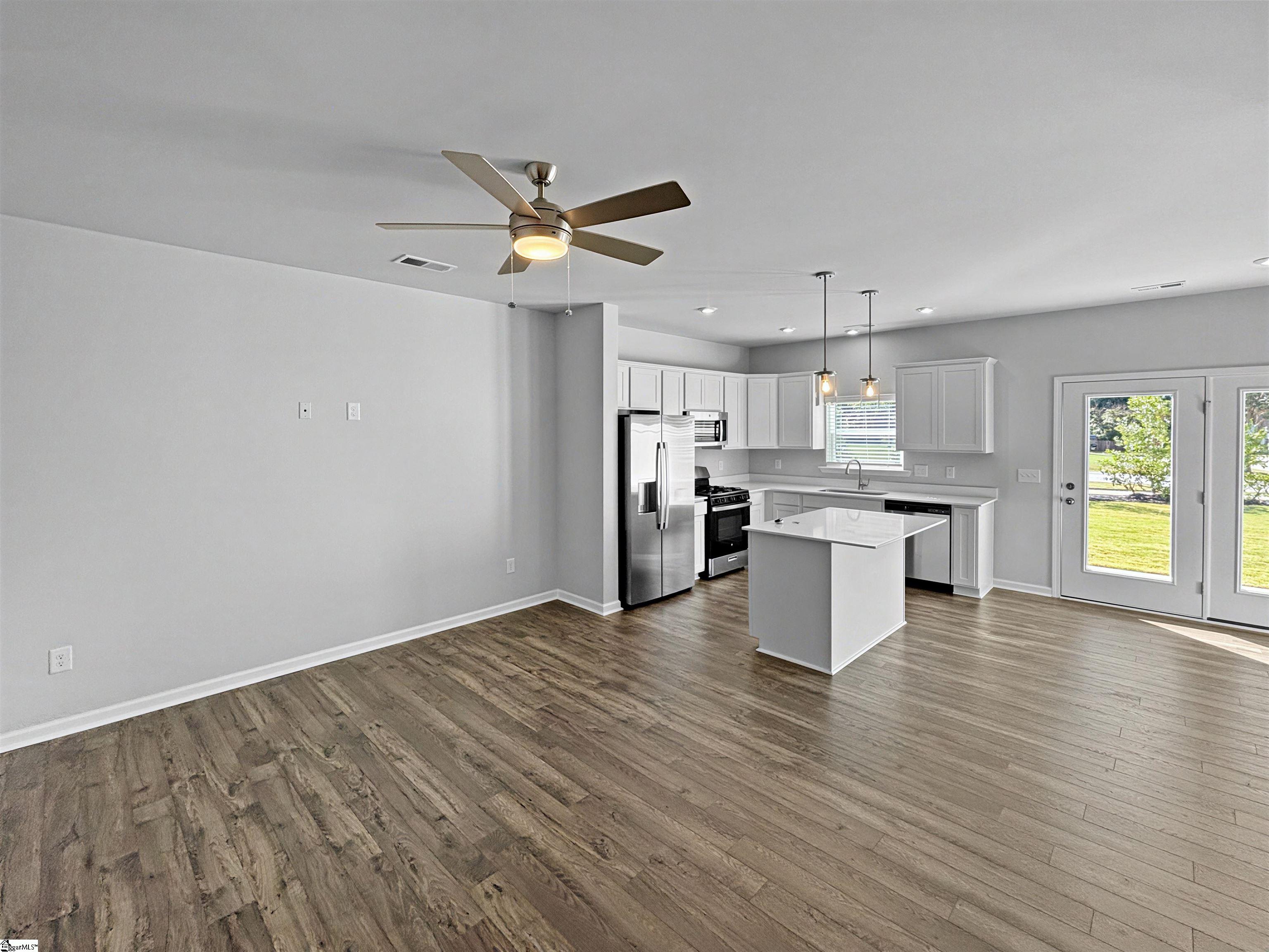 1605649 Property Photo 3