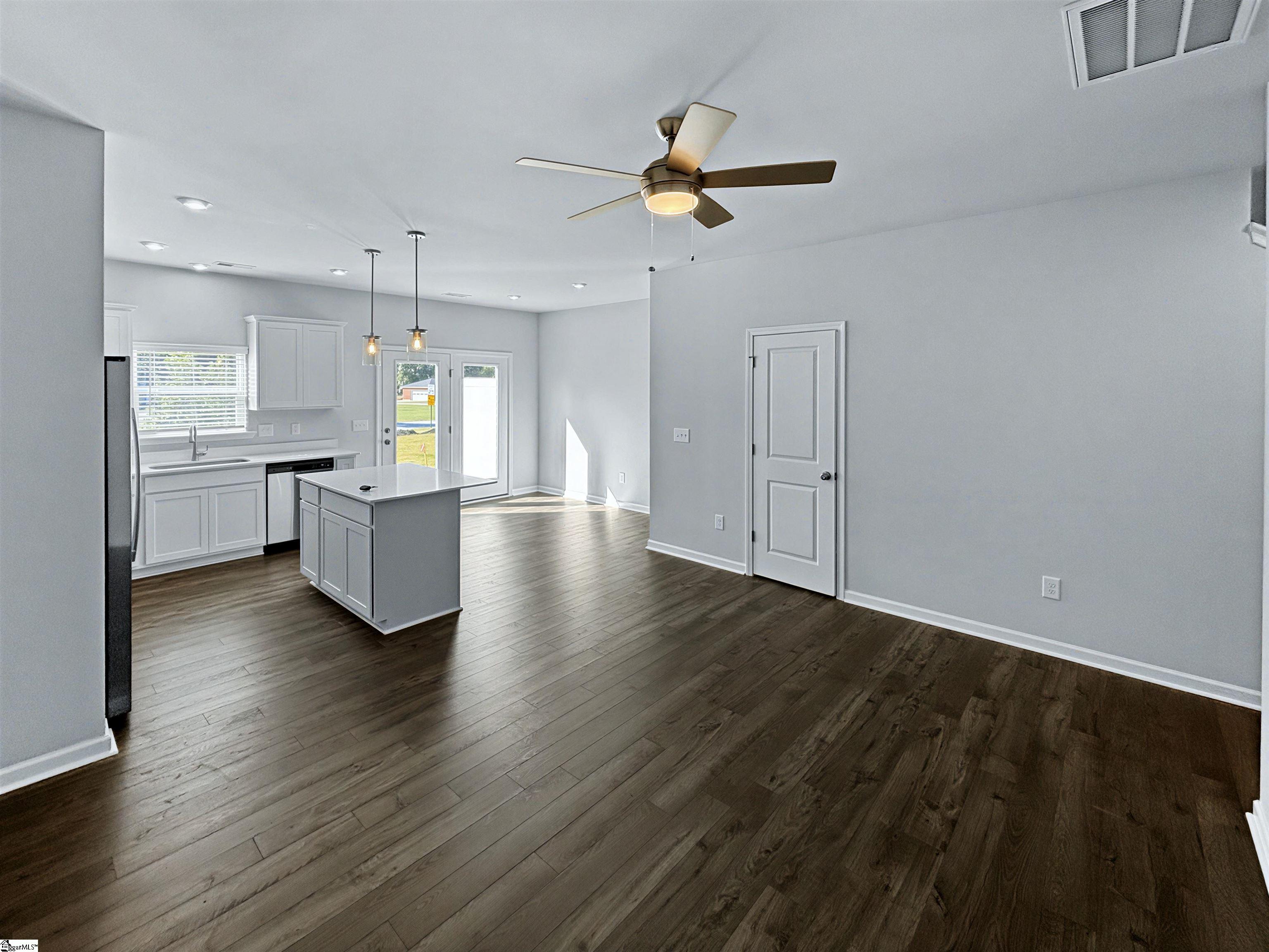 1605649 Property Photo 4