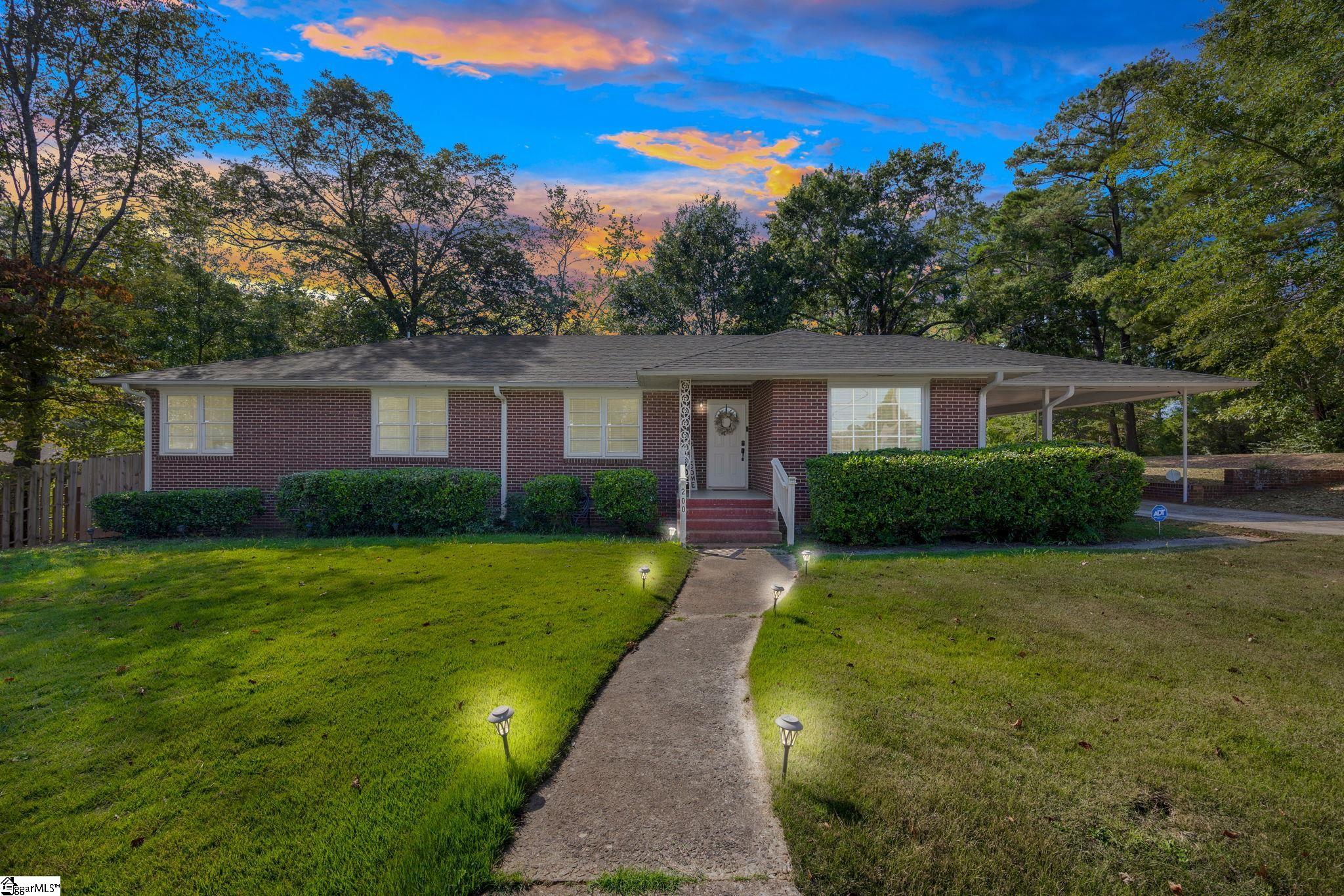 200 Pine Street Property Photo 1