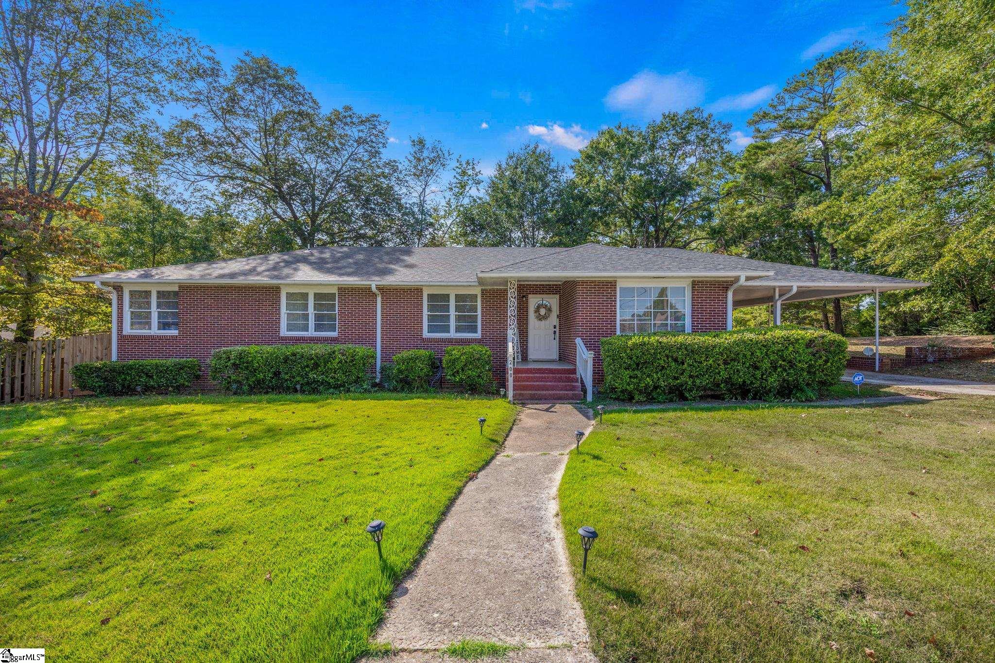 200 Pine Street Property Photo 4