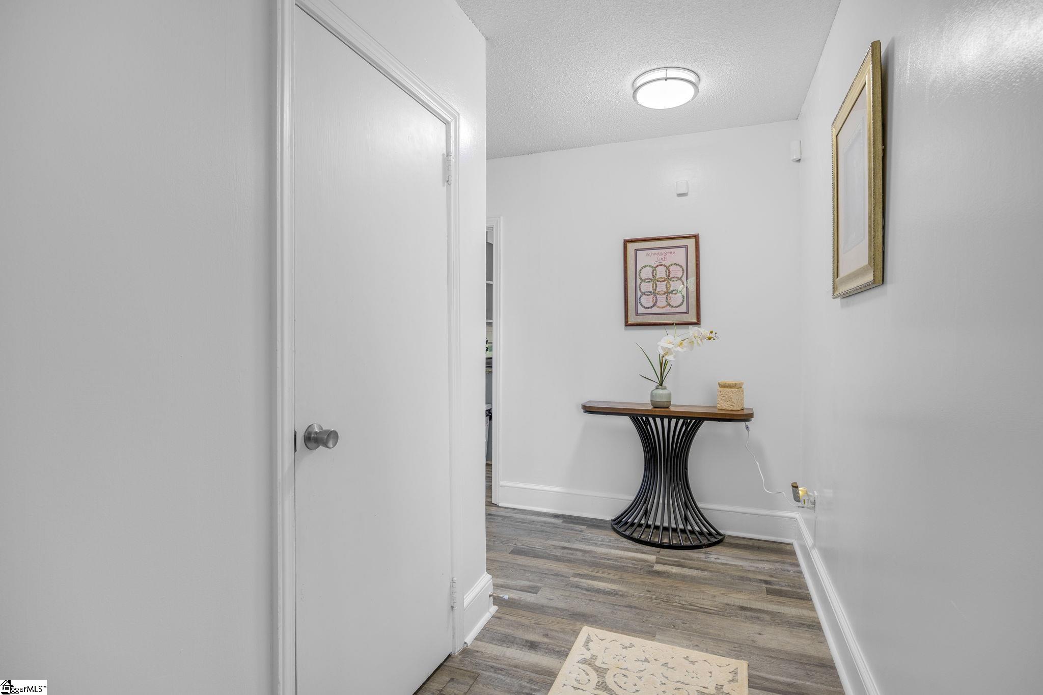 200 Pine Street Property Photo 6