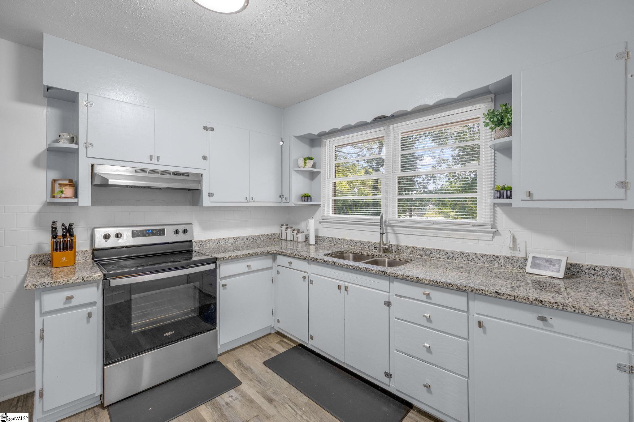 200 Pine Street Property Photo 12