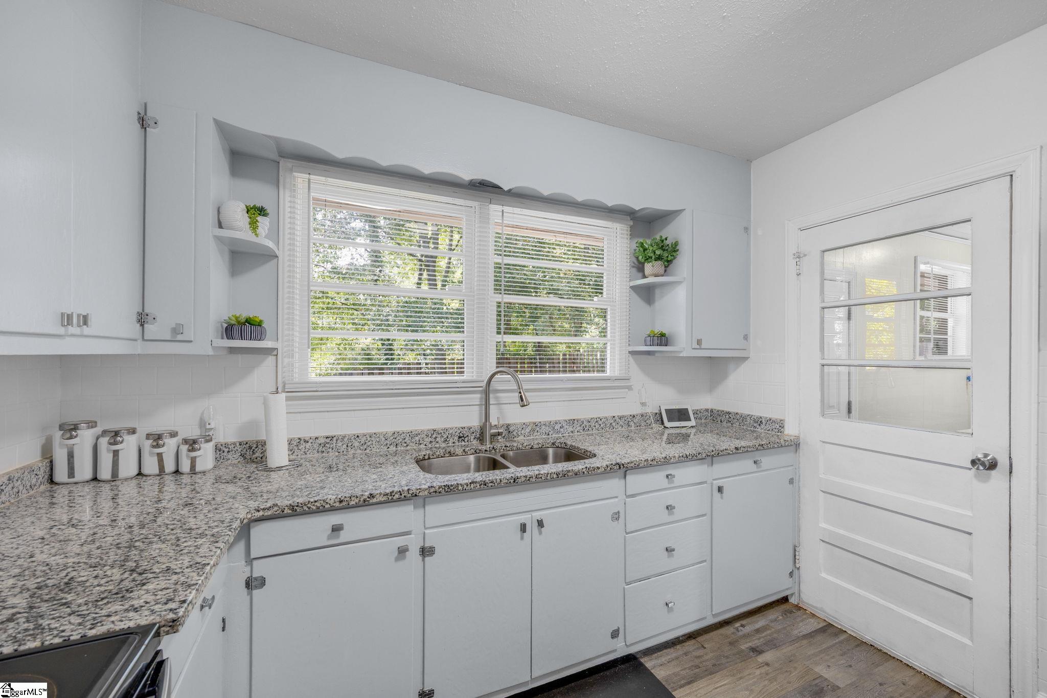 200 Pine Street Property Photo 13