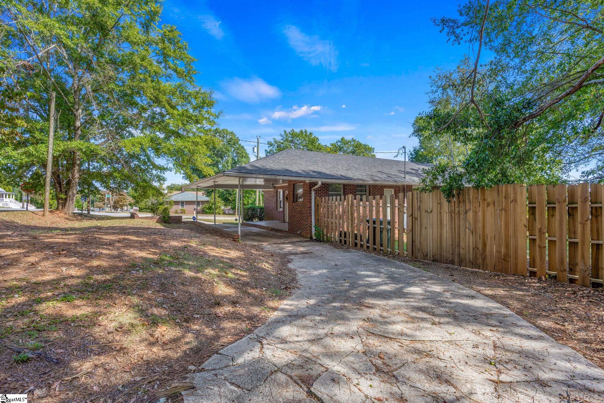200 Pine Street Property Photo 32