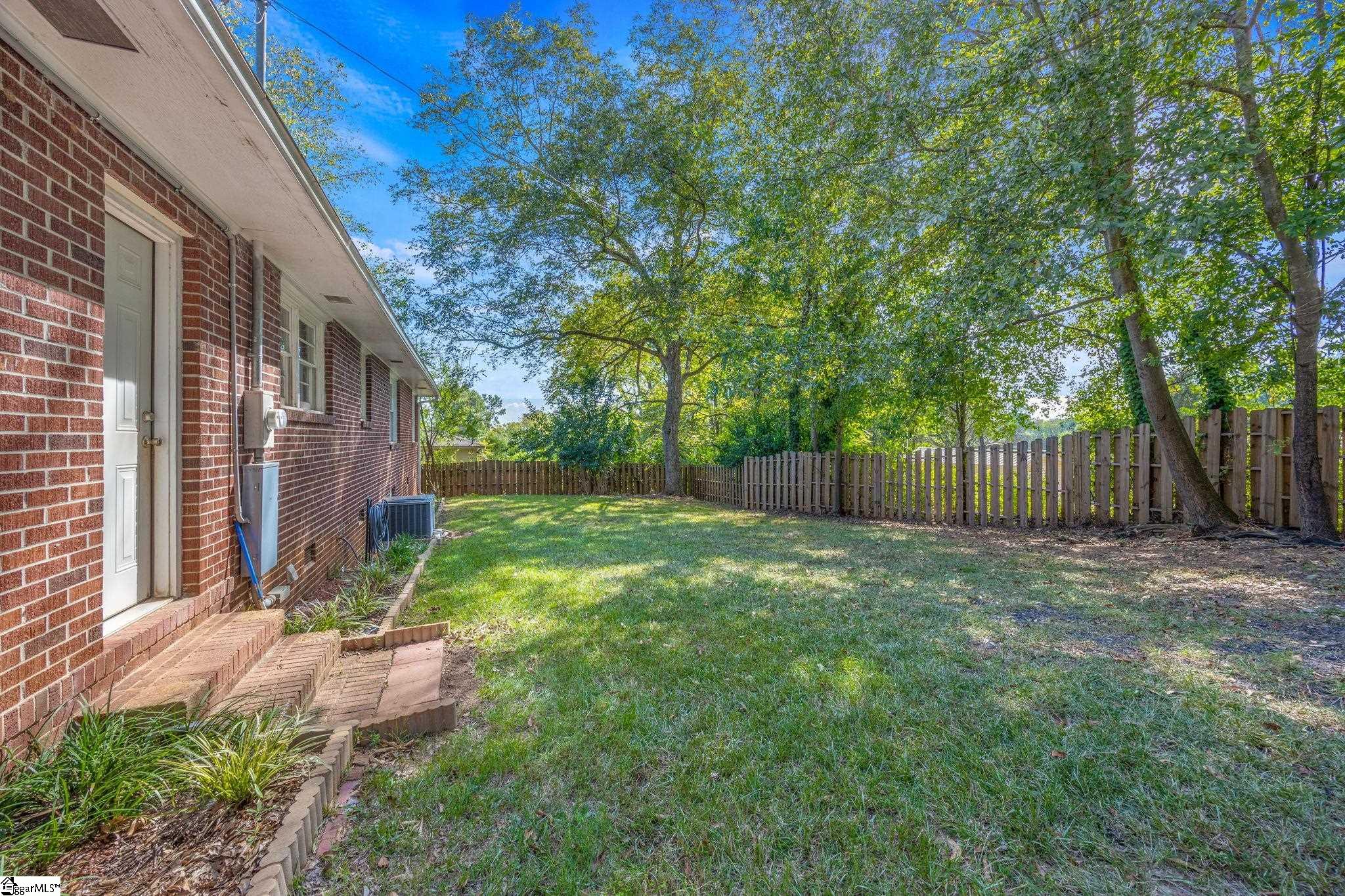 200 Pine Street Property Photo 33
