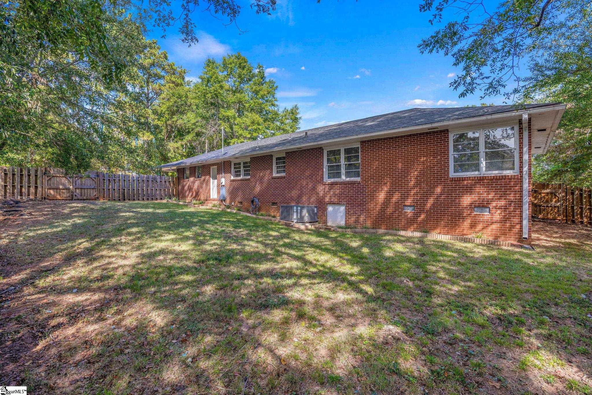 200 Pine Street Property Photo 34