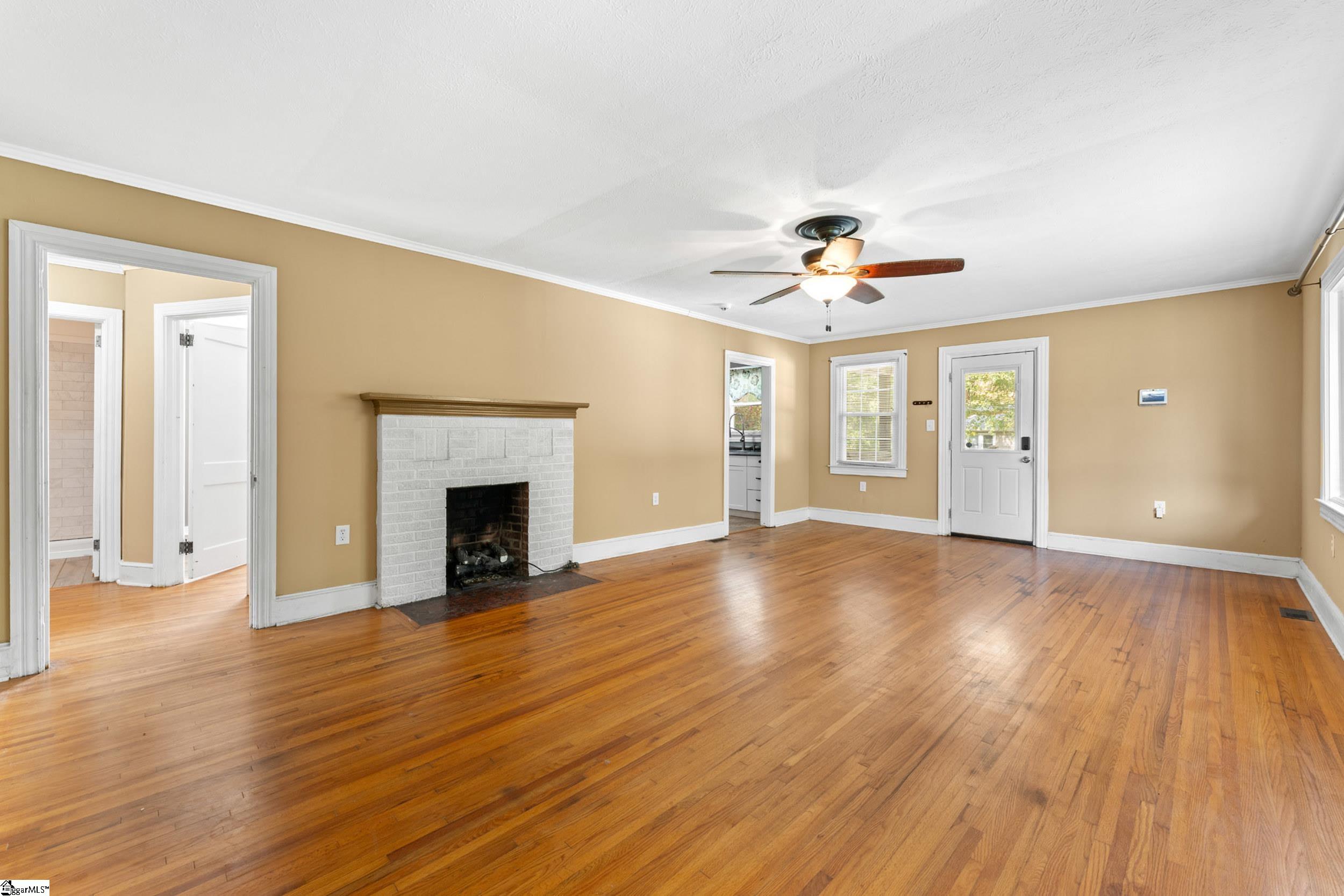 213 Oak Drive Property Photo 6