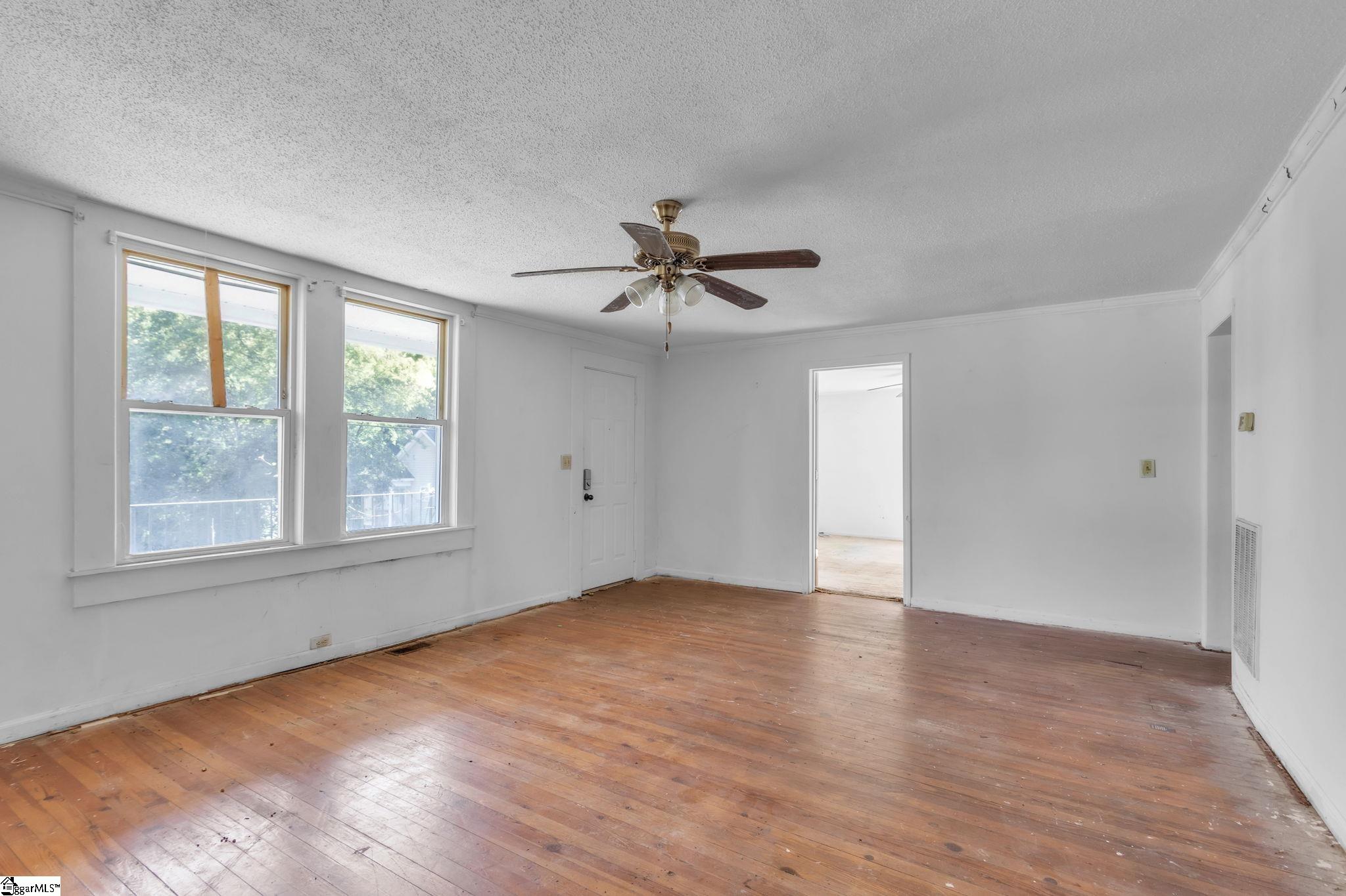 27 11th Street Property Photo 4