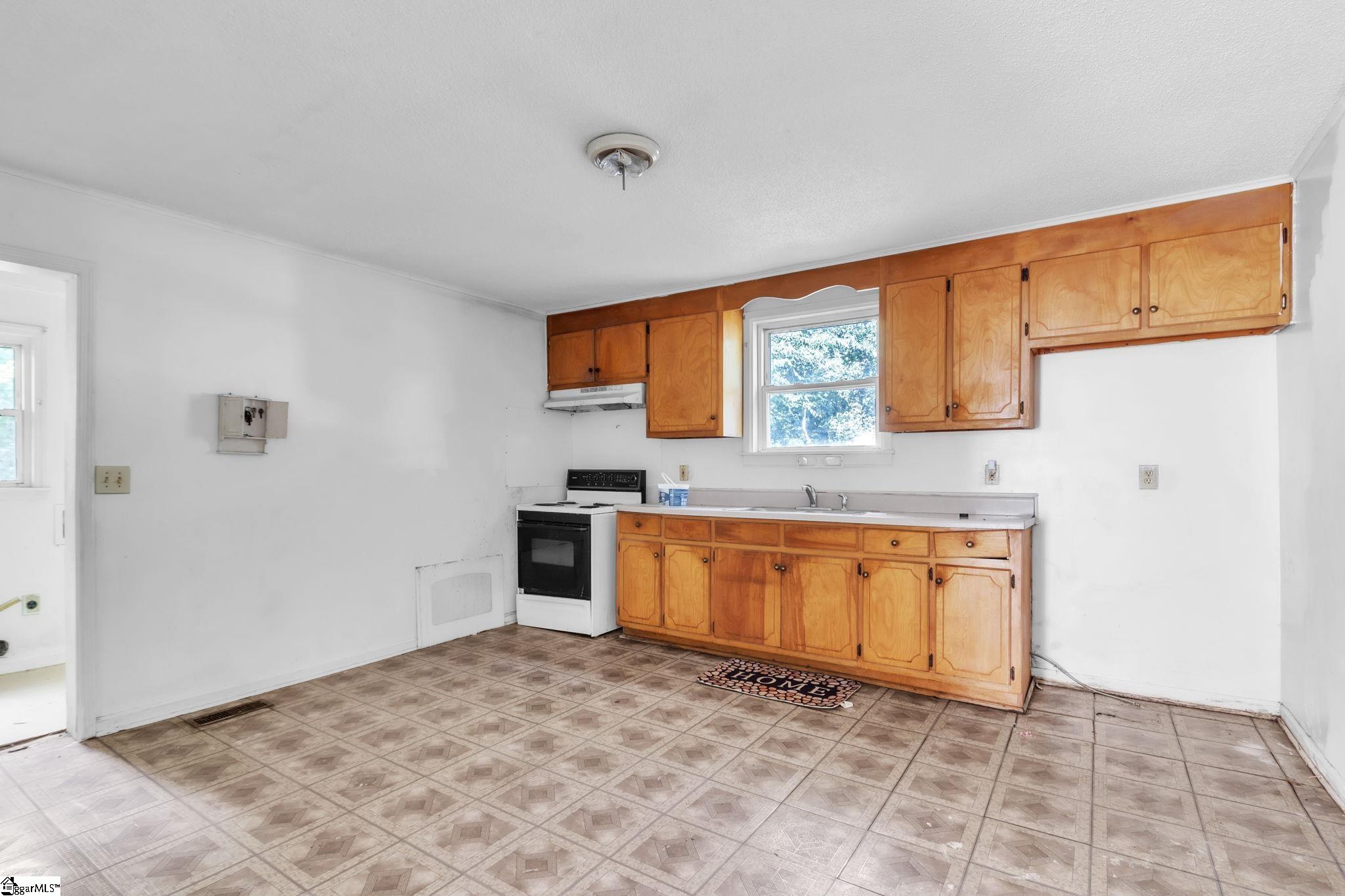 27 11th Street Property Photo 5