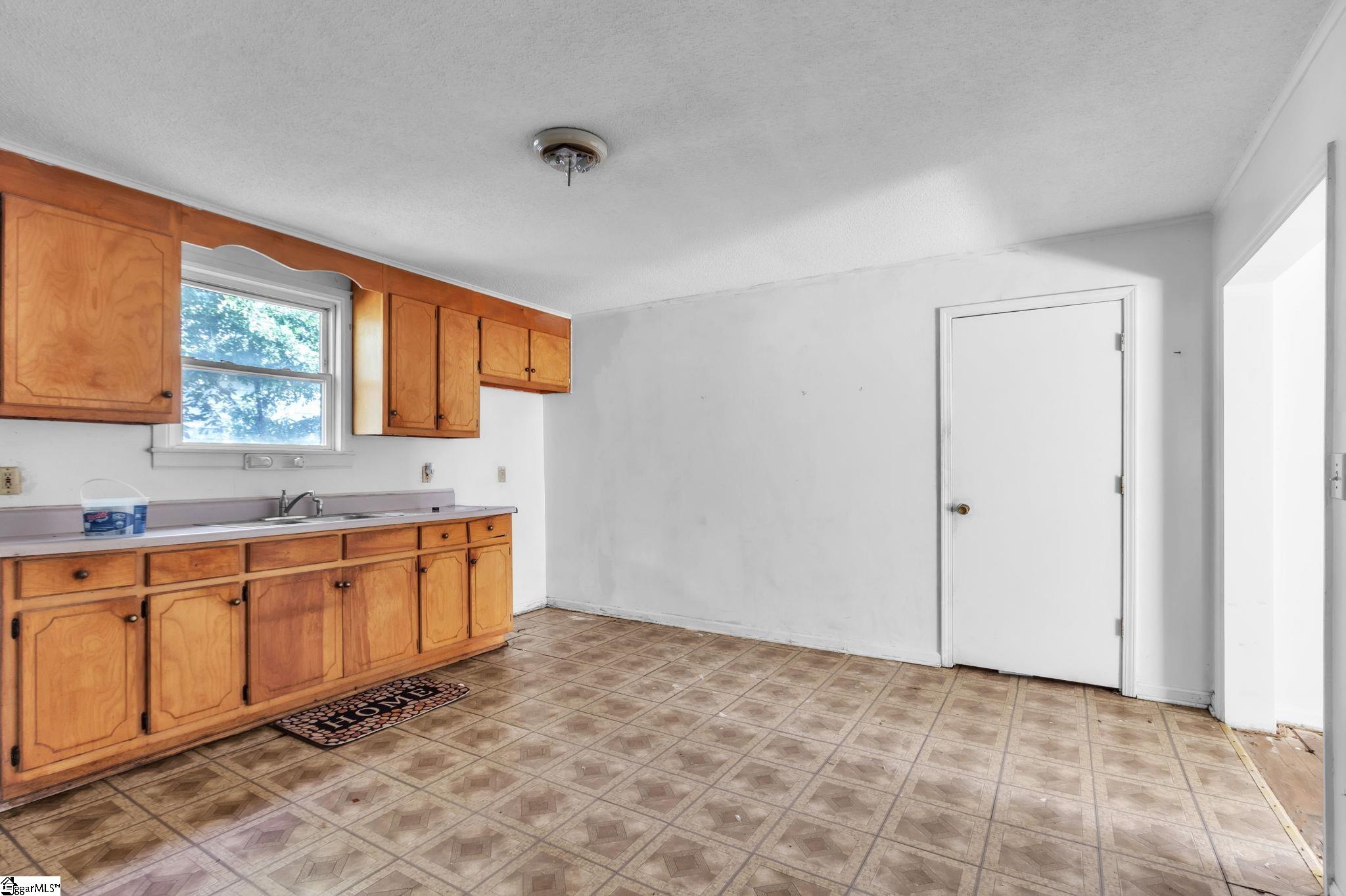 27 11th Street Property Photo 7