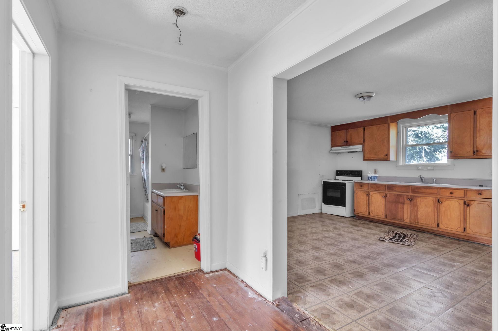 27 11th Street Property Photo 8