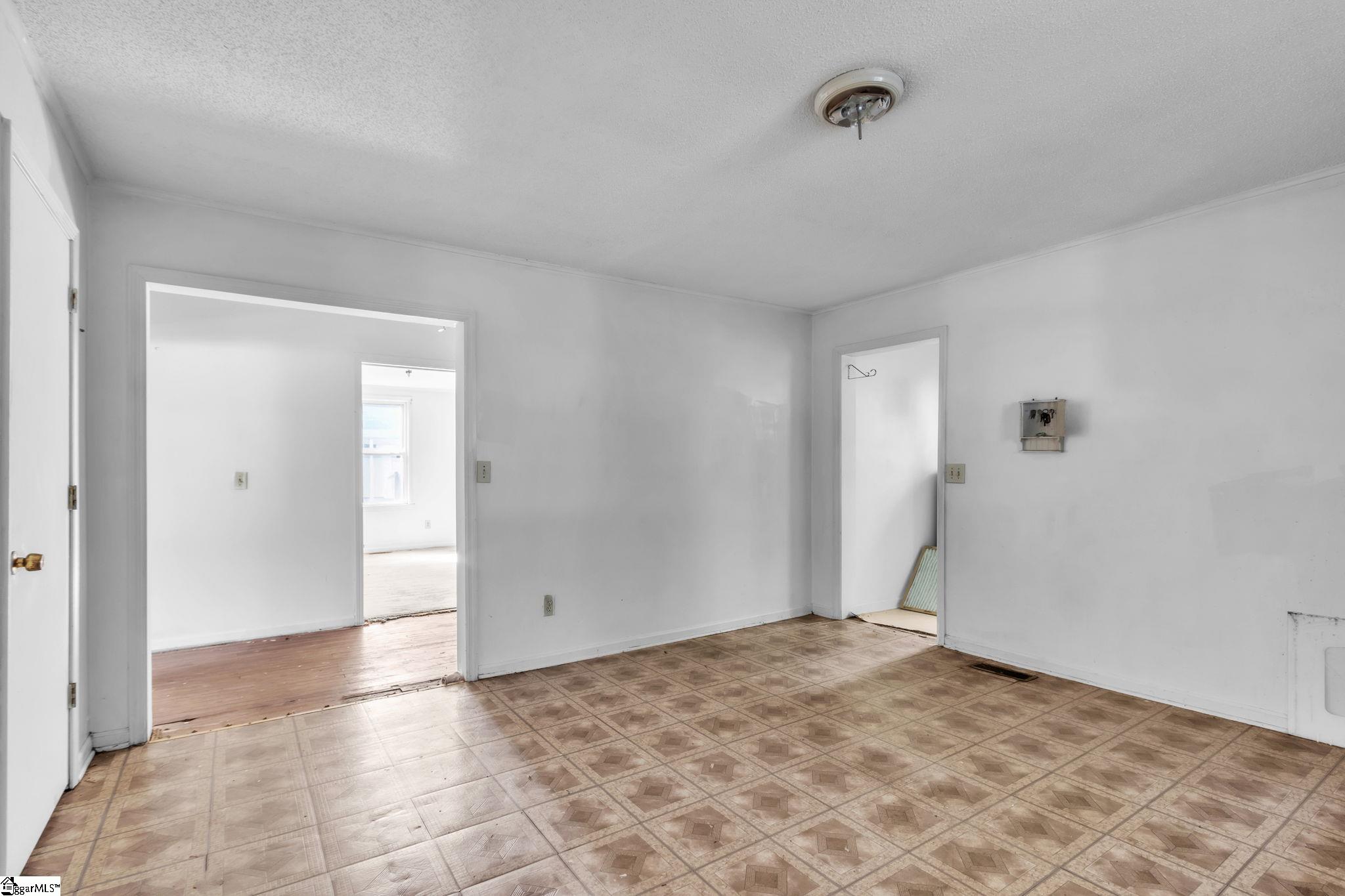 27 11th Street Property Photo 9