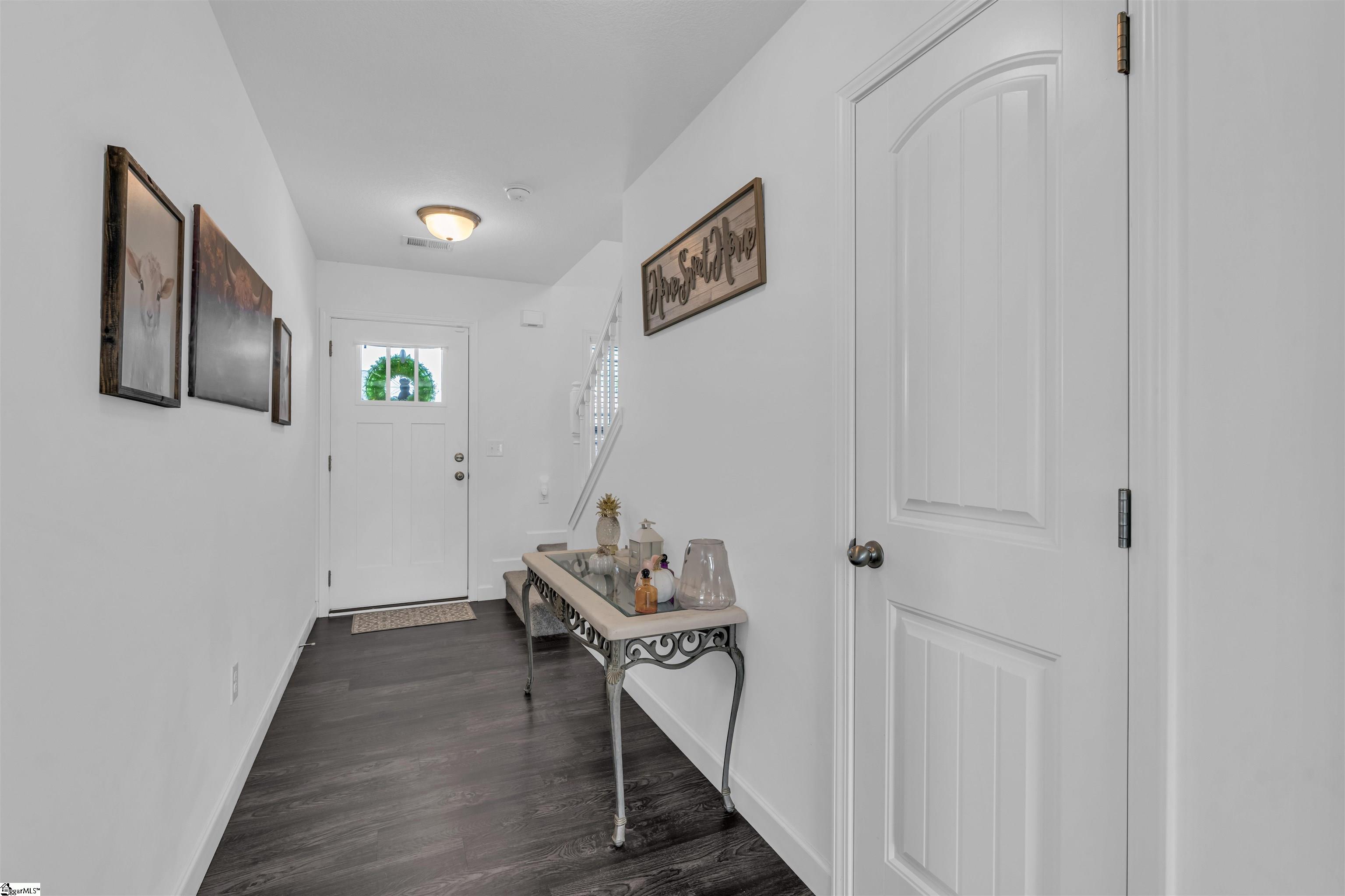 547 Foster Place Property Photo 7