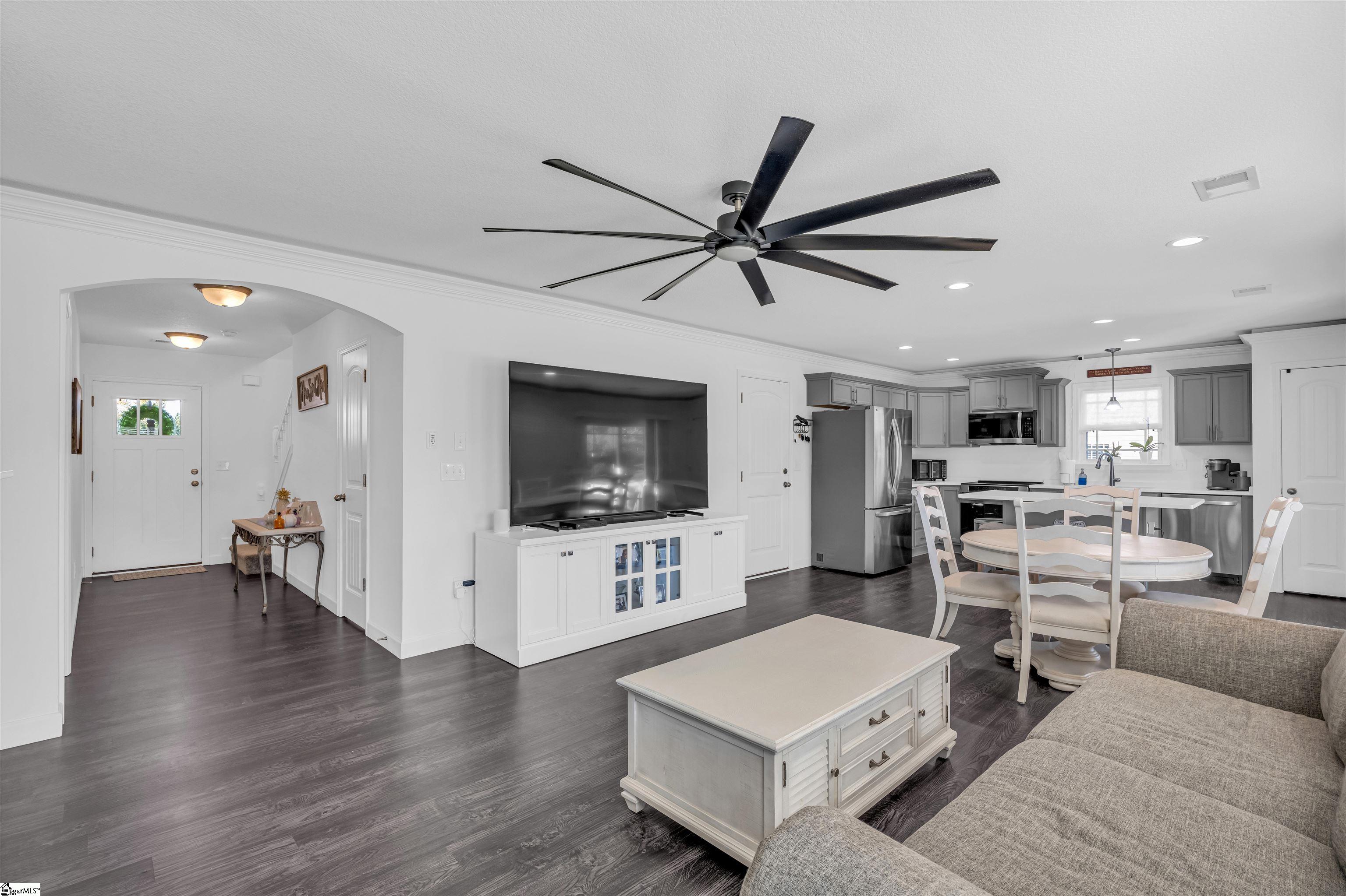 547 Foster Place Property Photo 10